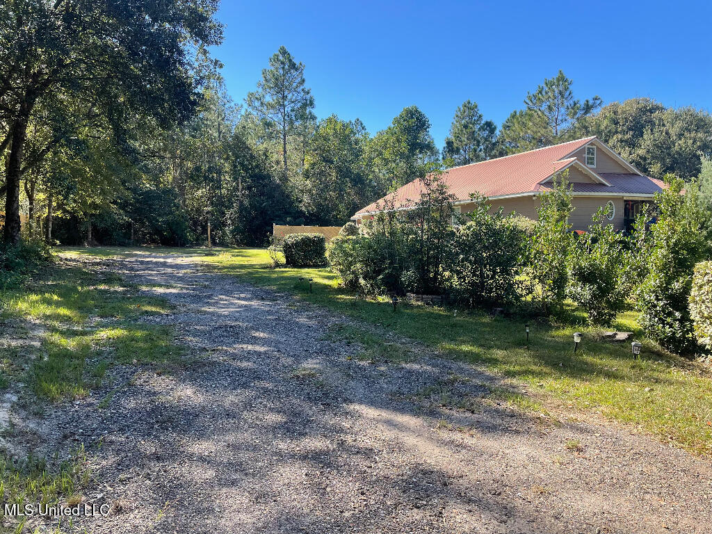 17105 W Spring Lake Drive, Vancleave, Mississippi image 2