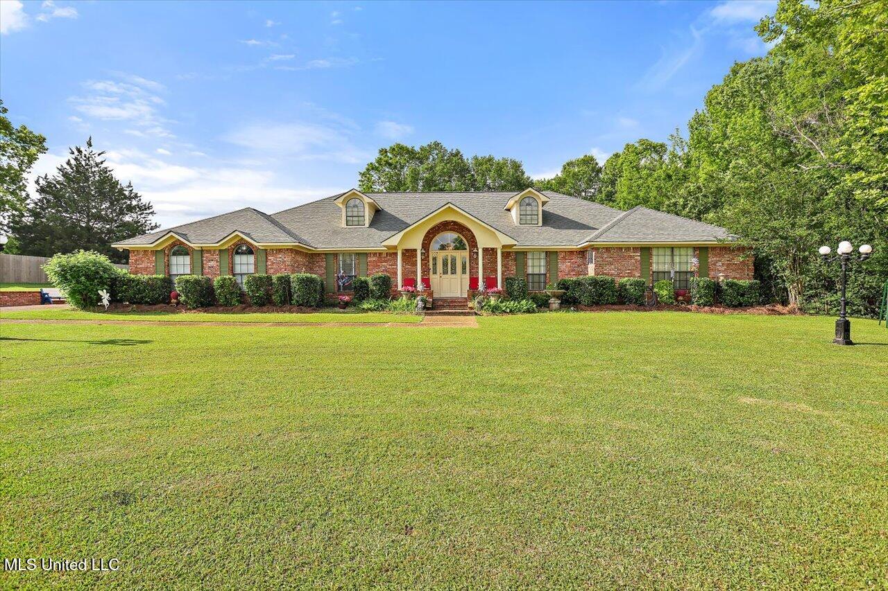 107 Chalet Strasse, Brandon, Mississippi image 1