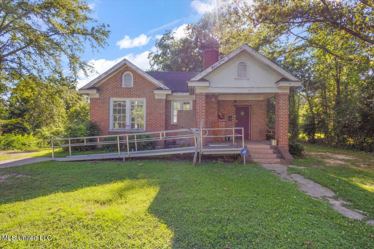 2121 35th Avenue, Meridian, Mississippi image 1