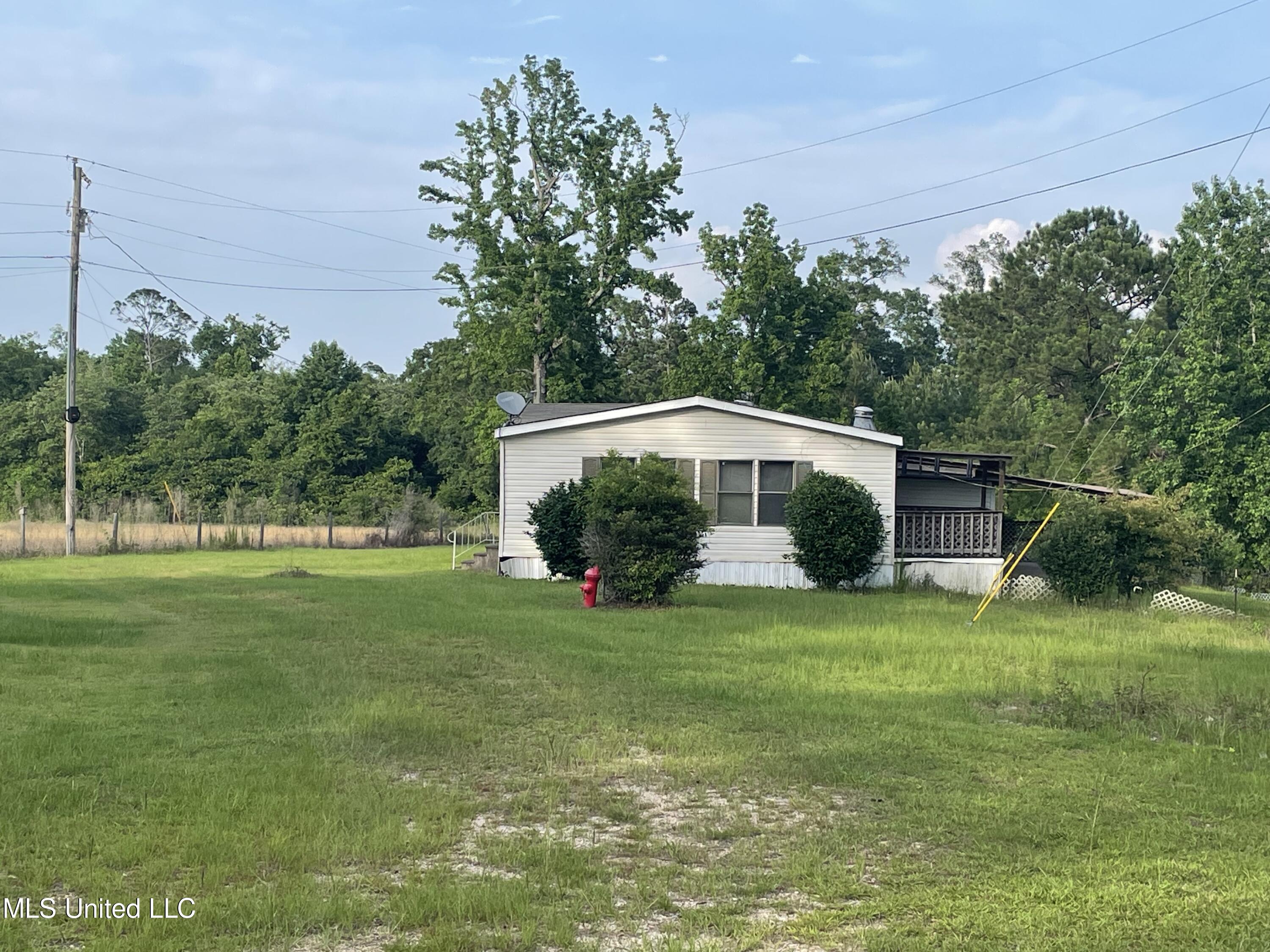 1027 Hickman Street, Wiggins, Mississippi image 2