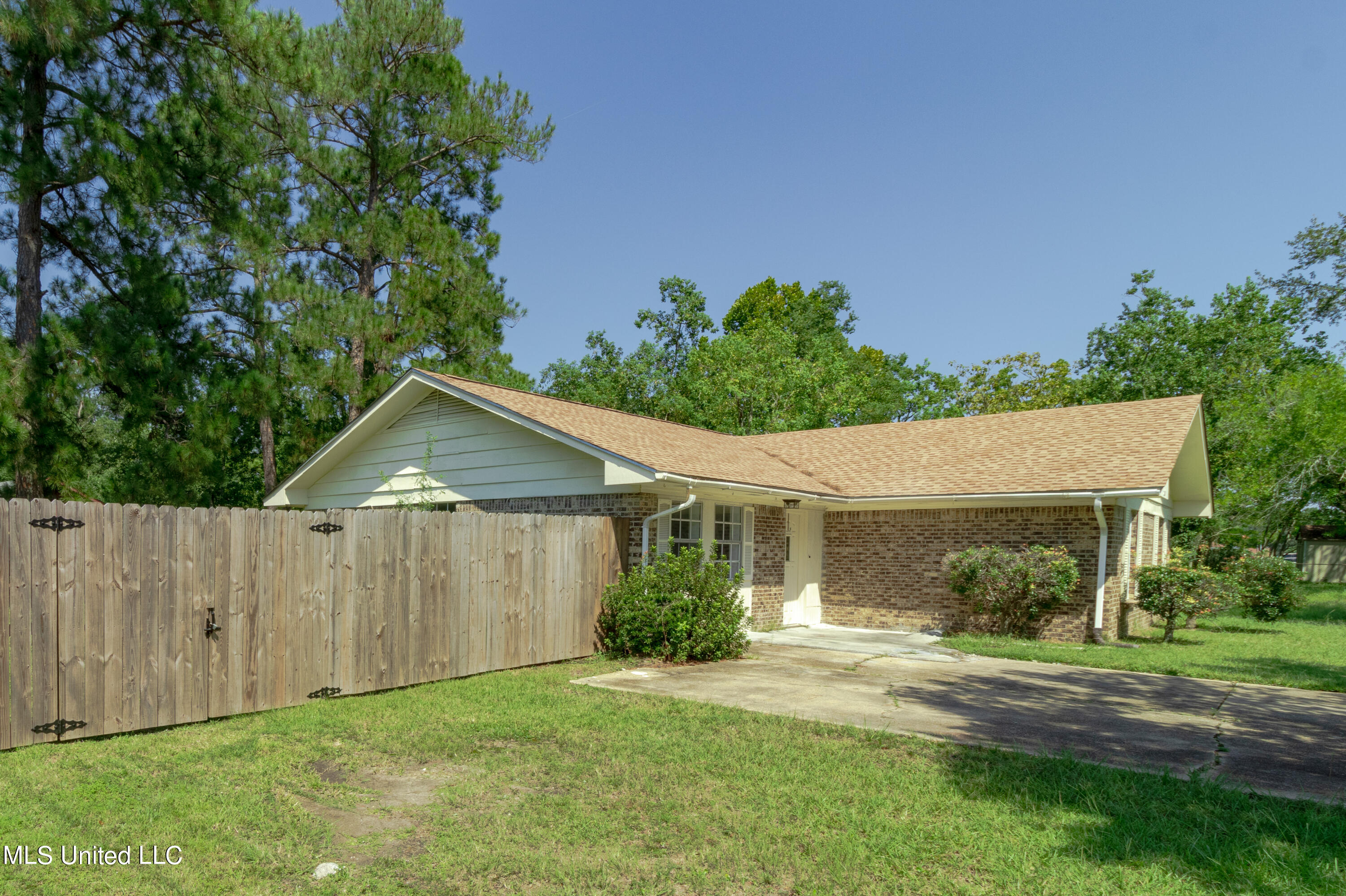 801 Hemlock Road, Gulfport, Mississippi image 2