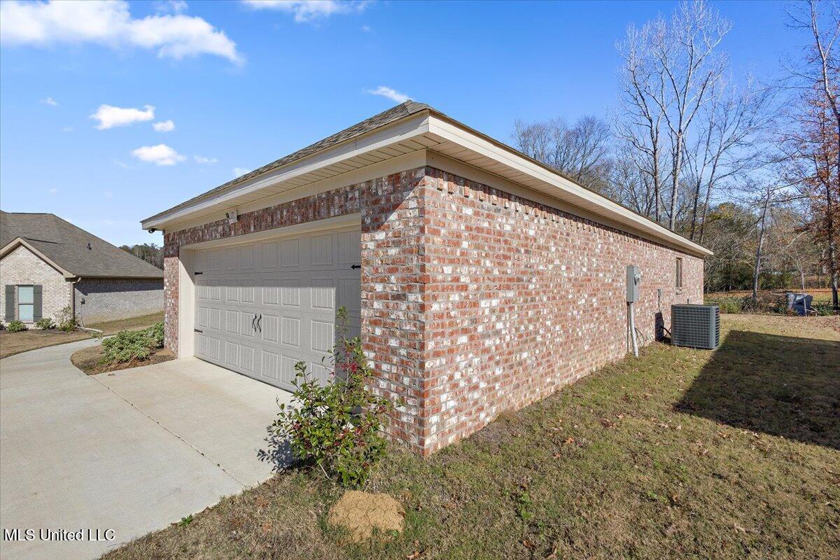 706 Magnolia Point Circle, Pearl, Mississippi image 2