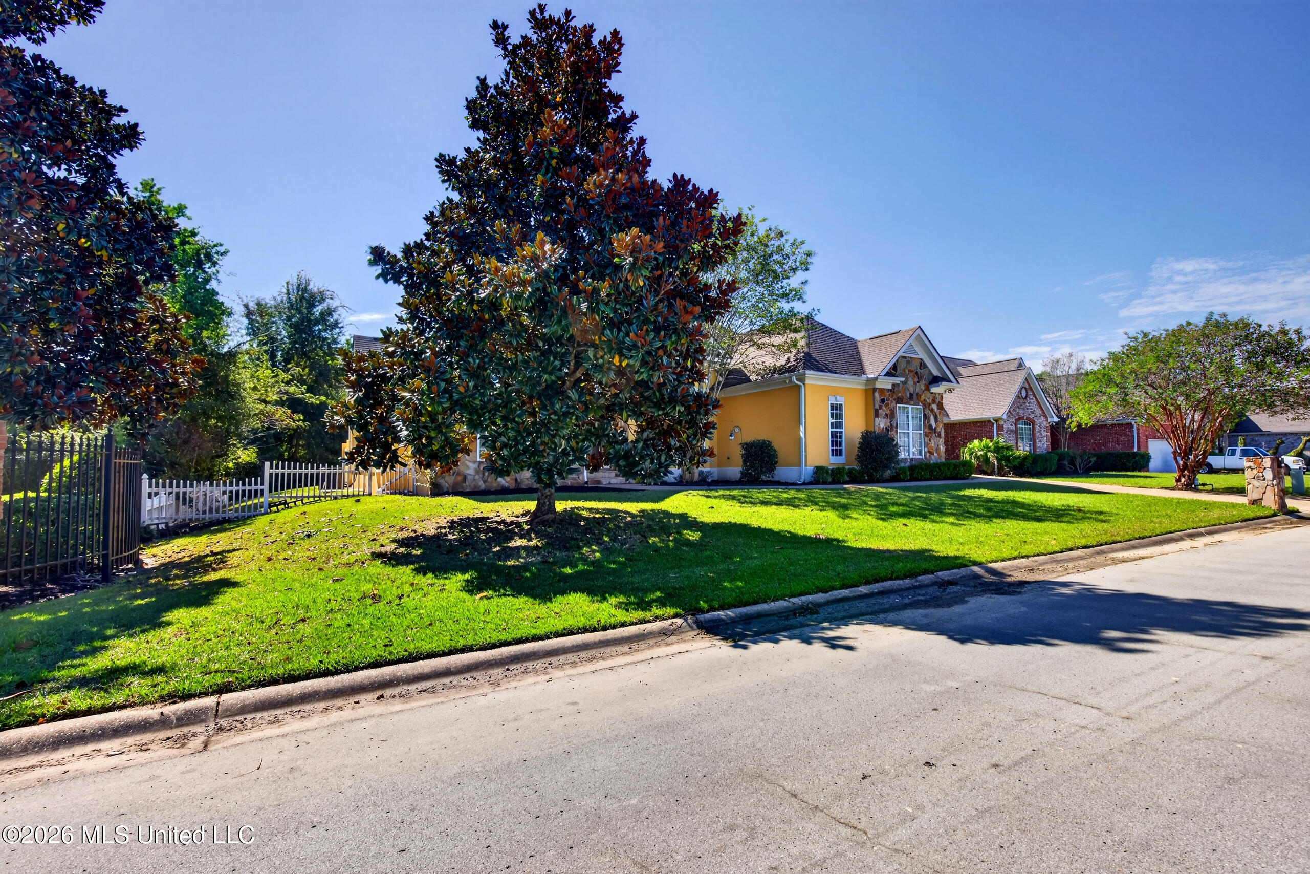 3505 S River Ridge Drive