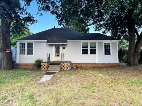 Homes For Sale - 187 Keesler Circle<br/> Biloxi, MS 39530