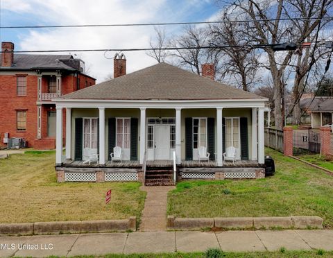 Homes For Sale - 1115 Grove Street<br/> Vicksburg, MS 39183