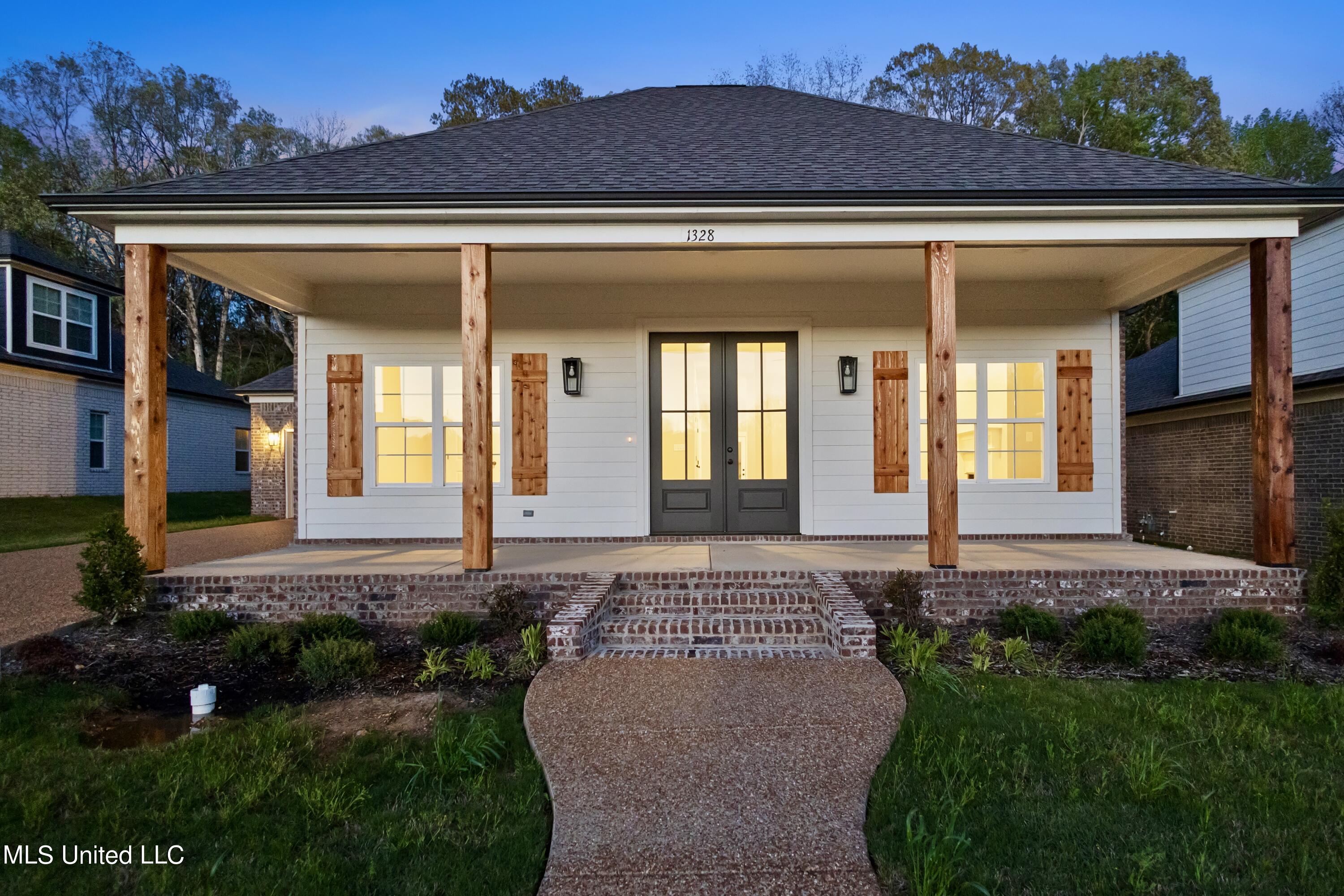 660 Wells Drive, Hernando, Mississippi image 1