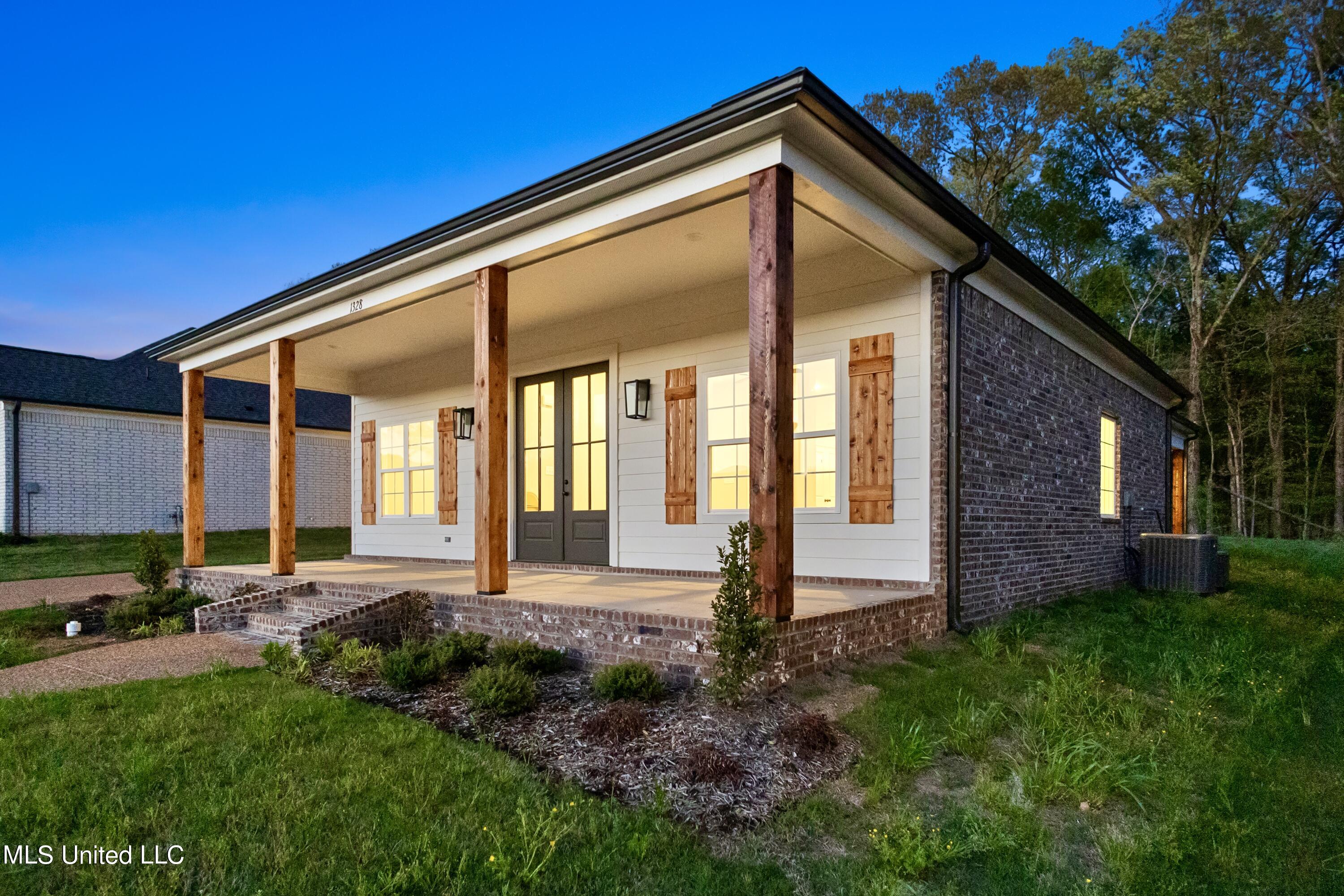 660 Wells Drive, Hernando, Mississippi image 2
