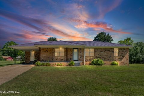 Homes For Sale - 455 Hill Street Street<br/> Marshall County, Holly Springs, MS 38635