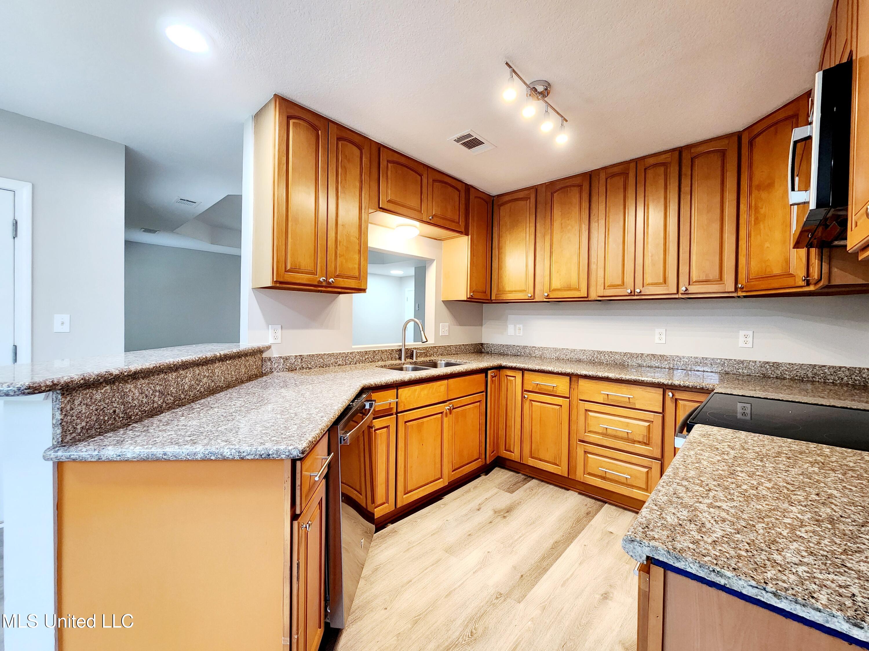 16000 Hardwood Place, Biloxi, Mississippi image 17