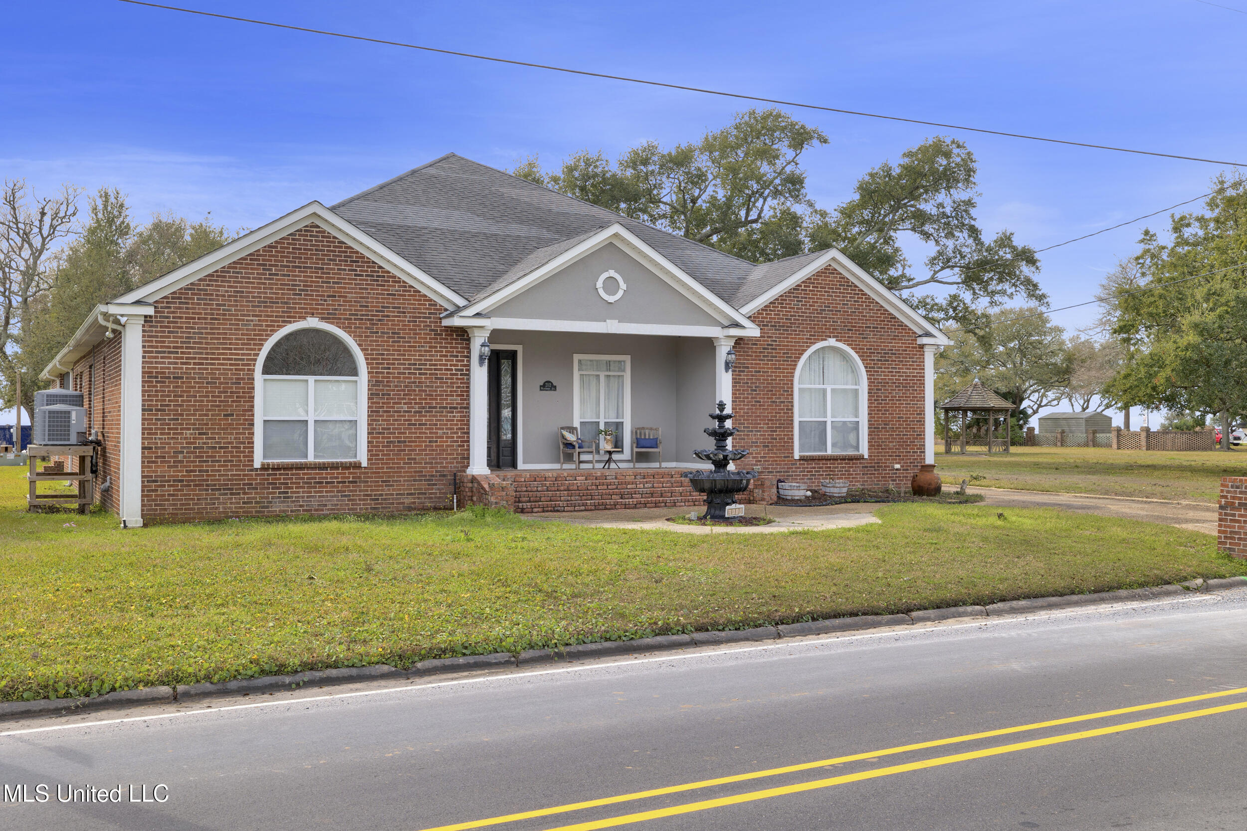 2112 Washington Avenue, Pascagoula, Mississippi image 1