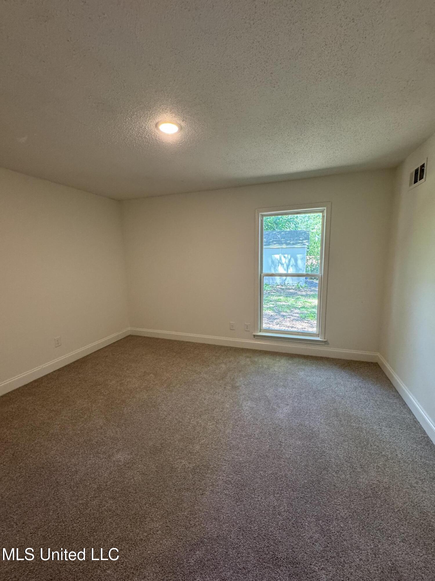 8327 Colonial Hills Cove, Southaven, Mississippi image 17