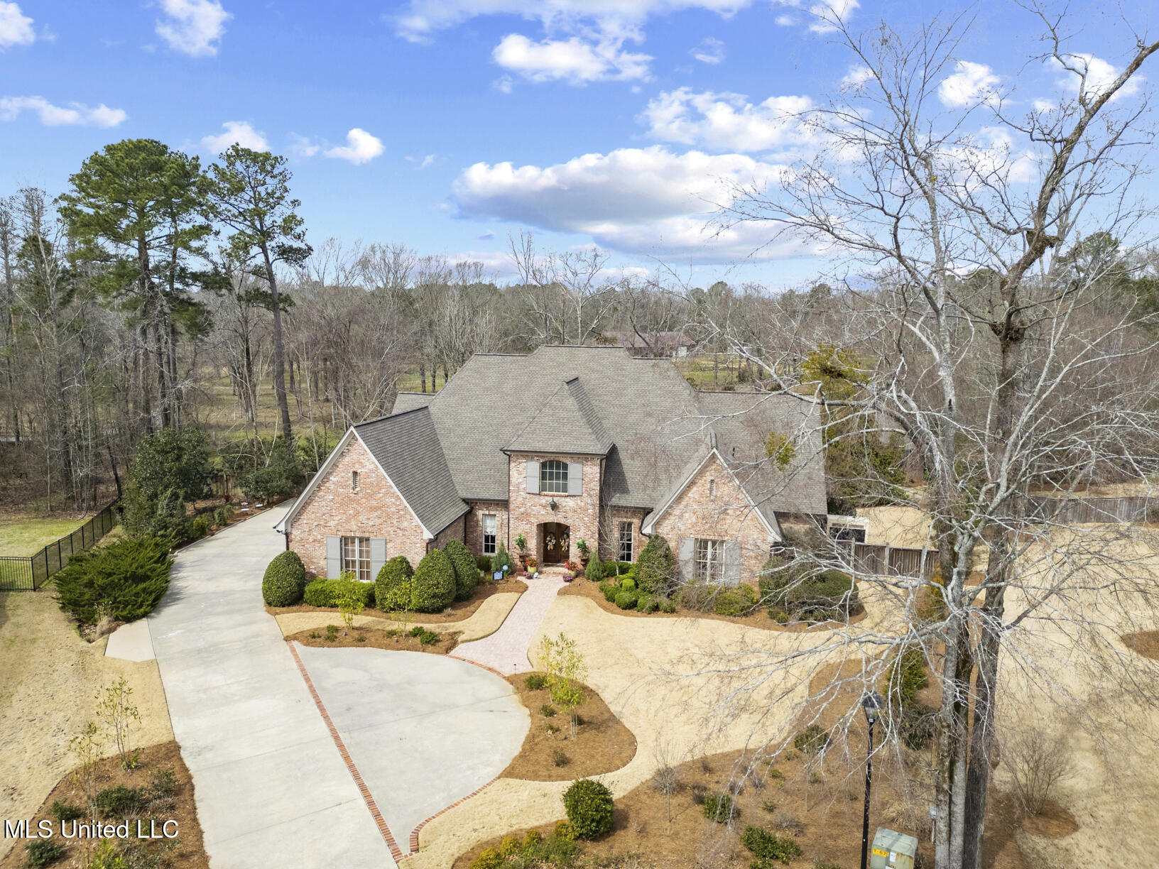 104 Cherry Laurel Court, Ridgeland, Mississippi image 1