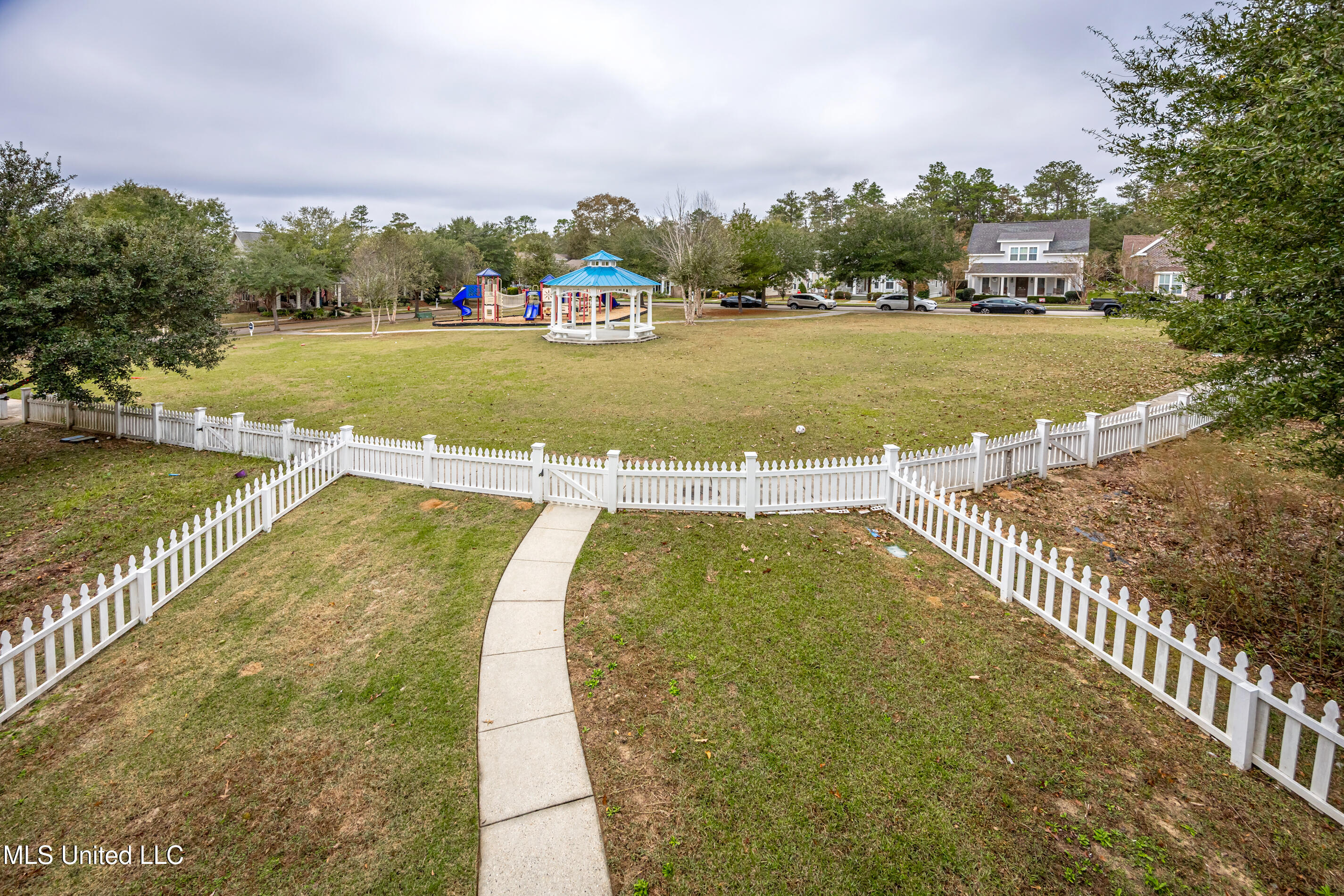 13076 Pine Valley Lane, Biloxi, Mississippi image 40