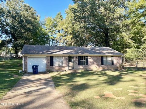 Homes For Sale - 5562 Caroline Drive<br/> Horn Lake, MS 38637