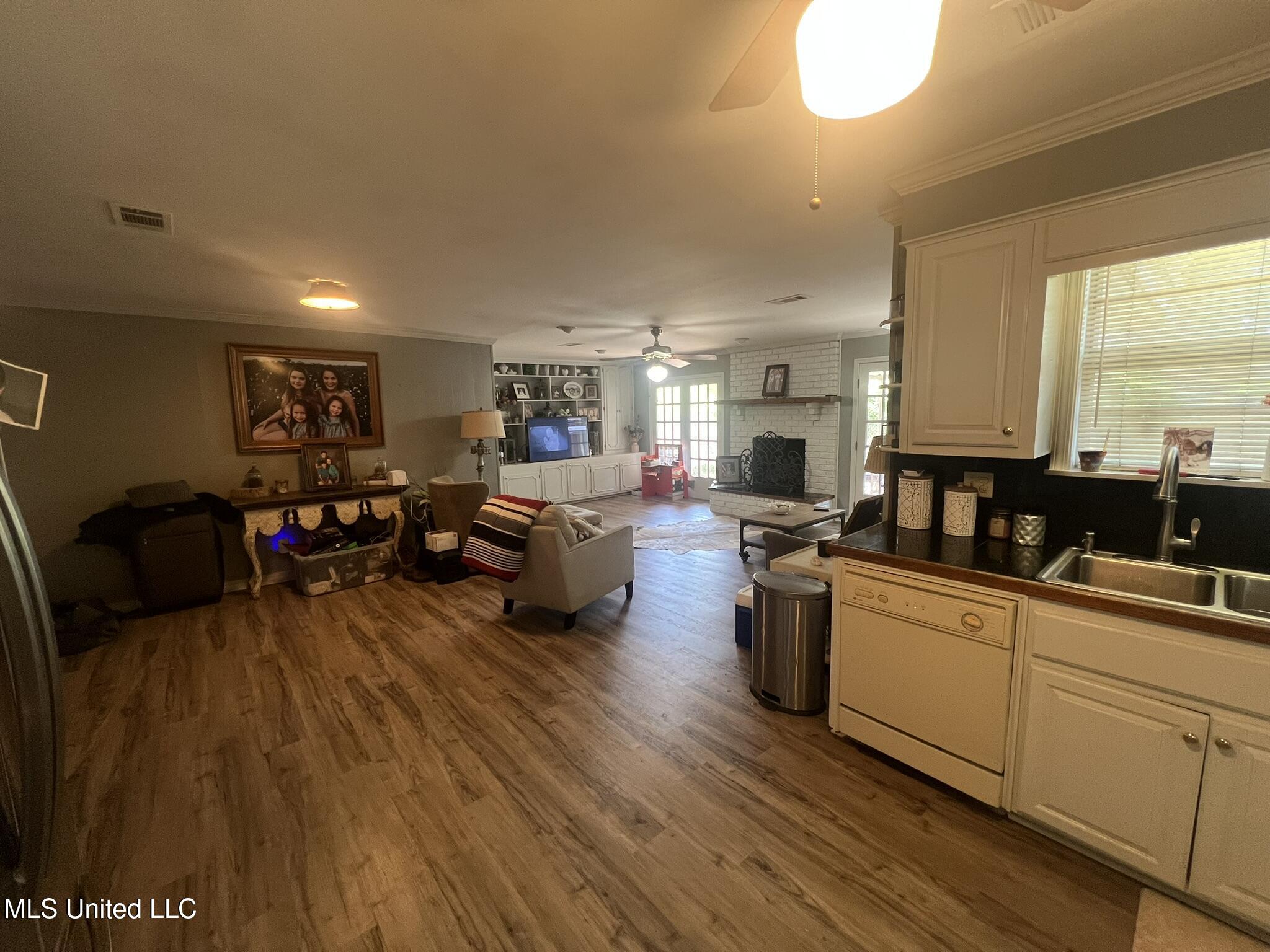 102 Earhart Drive, Natchez, Mississippi image 4