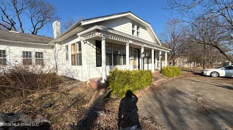 Homes For Sale - 1702 W Nettleton Avenue<br/> Jonesboro, AR 72401