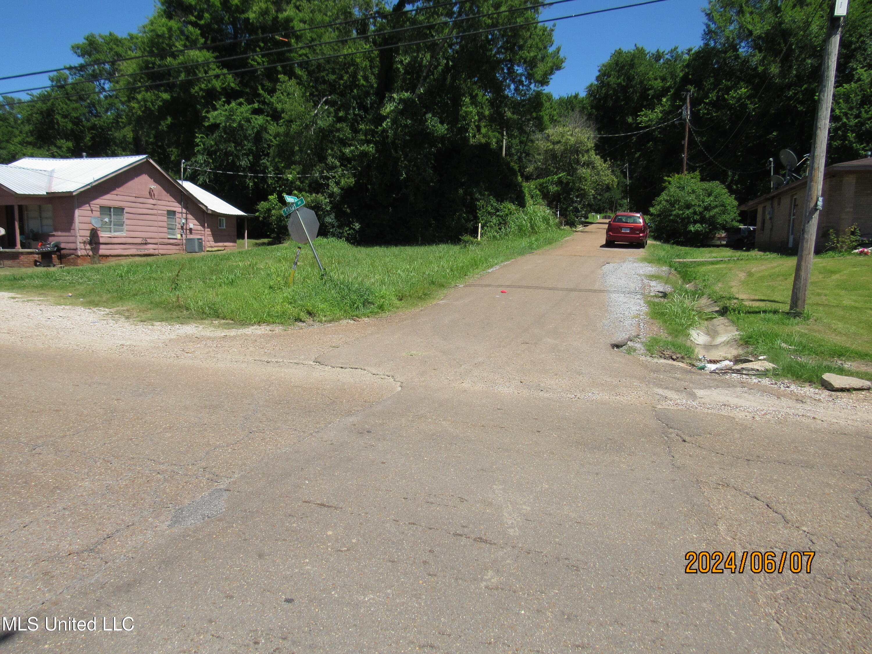 Grady Avenue, Yazoo City, Mississippi image 3