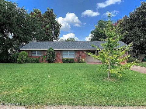 Multifamily For Sale - 111 E Gresham Street<br/> Sunflower County, Indianola, MS 38751