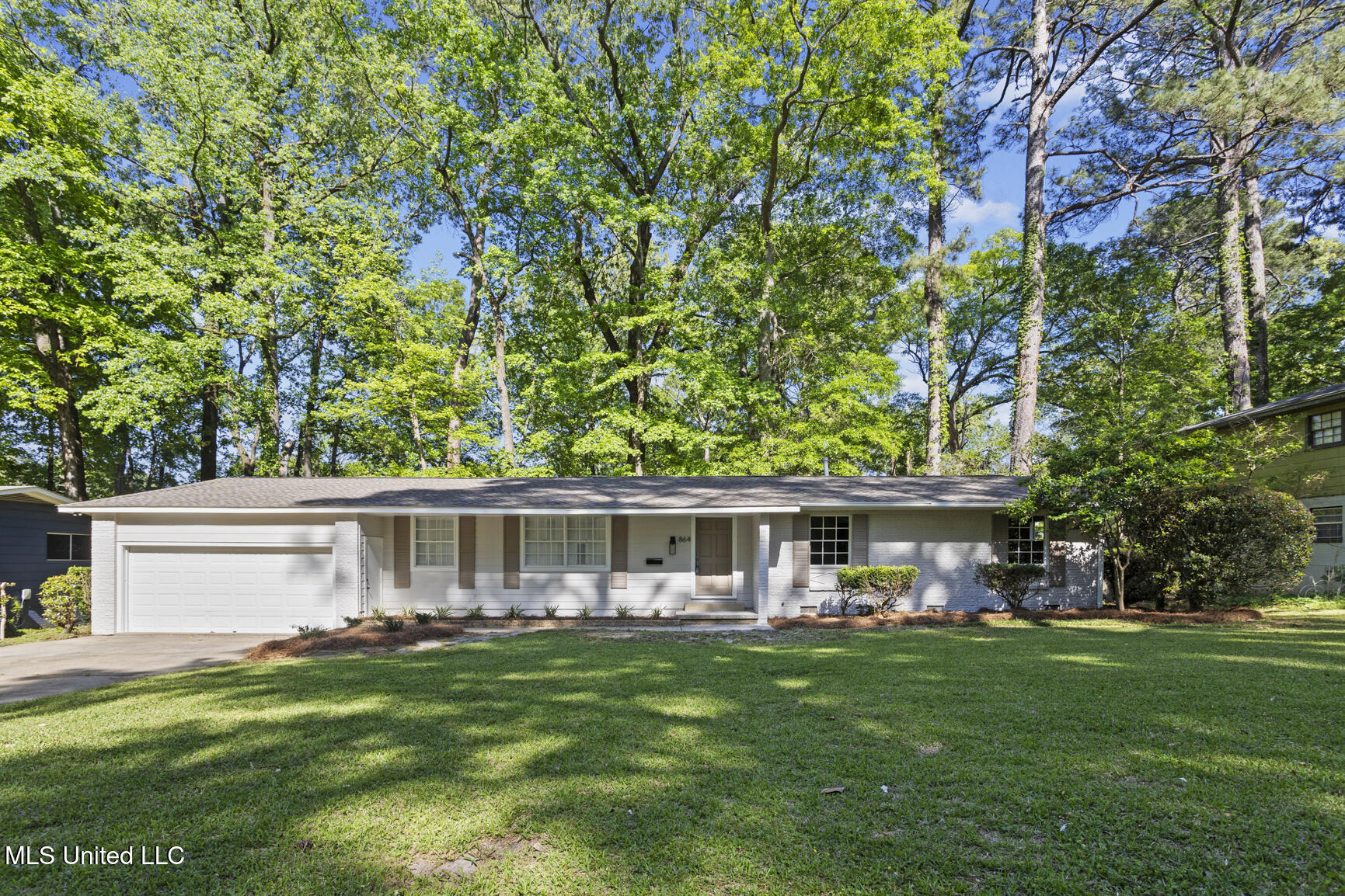864 Briarwood Drive, Jackson, Mississippi image 1