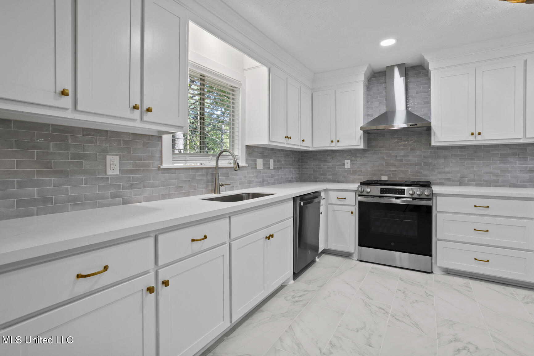 864 Briarwood Drive, Jackson, Mississippi image 11