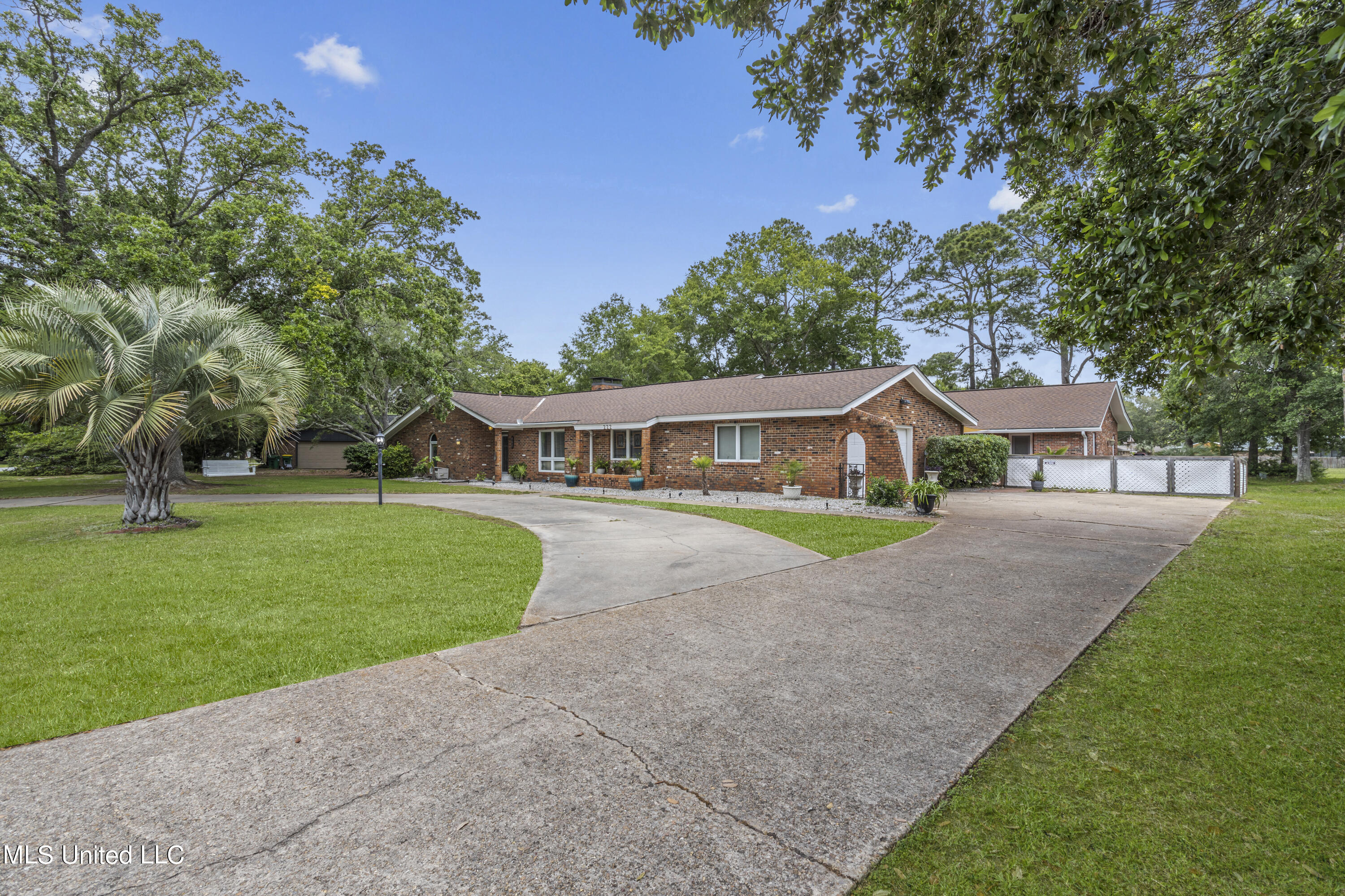 222 Glen Eagles Drive, Ocean Springs, Mississippi image 3