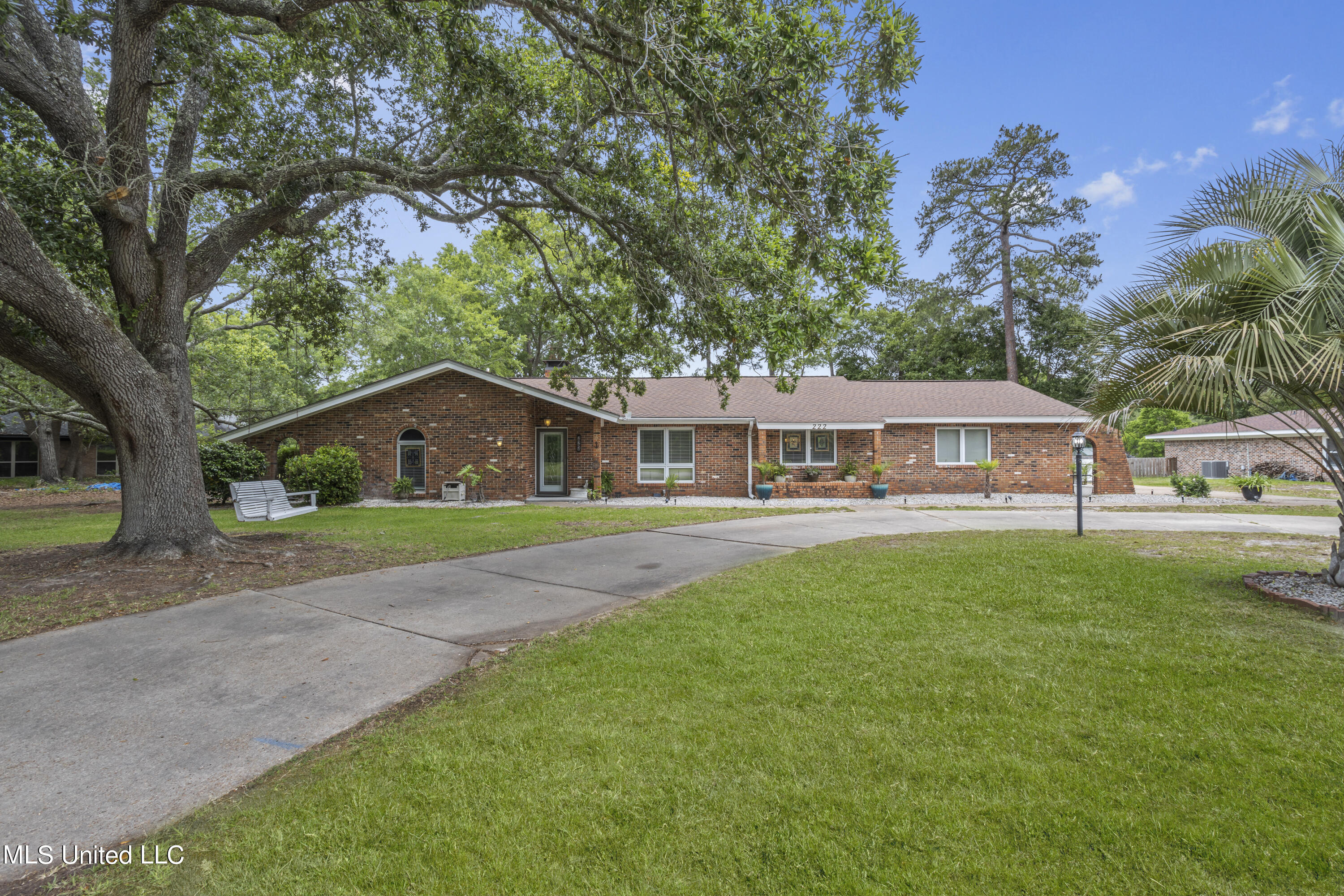 222 Glen Eagles Drive, Ocean Springs, Mississippi image 2