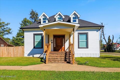 Homes For Sale - 552 E First Street<br/> Forest, MS 39074