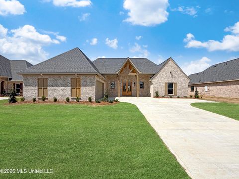 Homes For Sale - 136 Palace Crossing<br/> Flowood, MS 39232