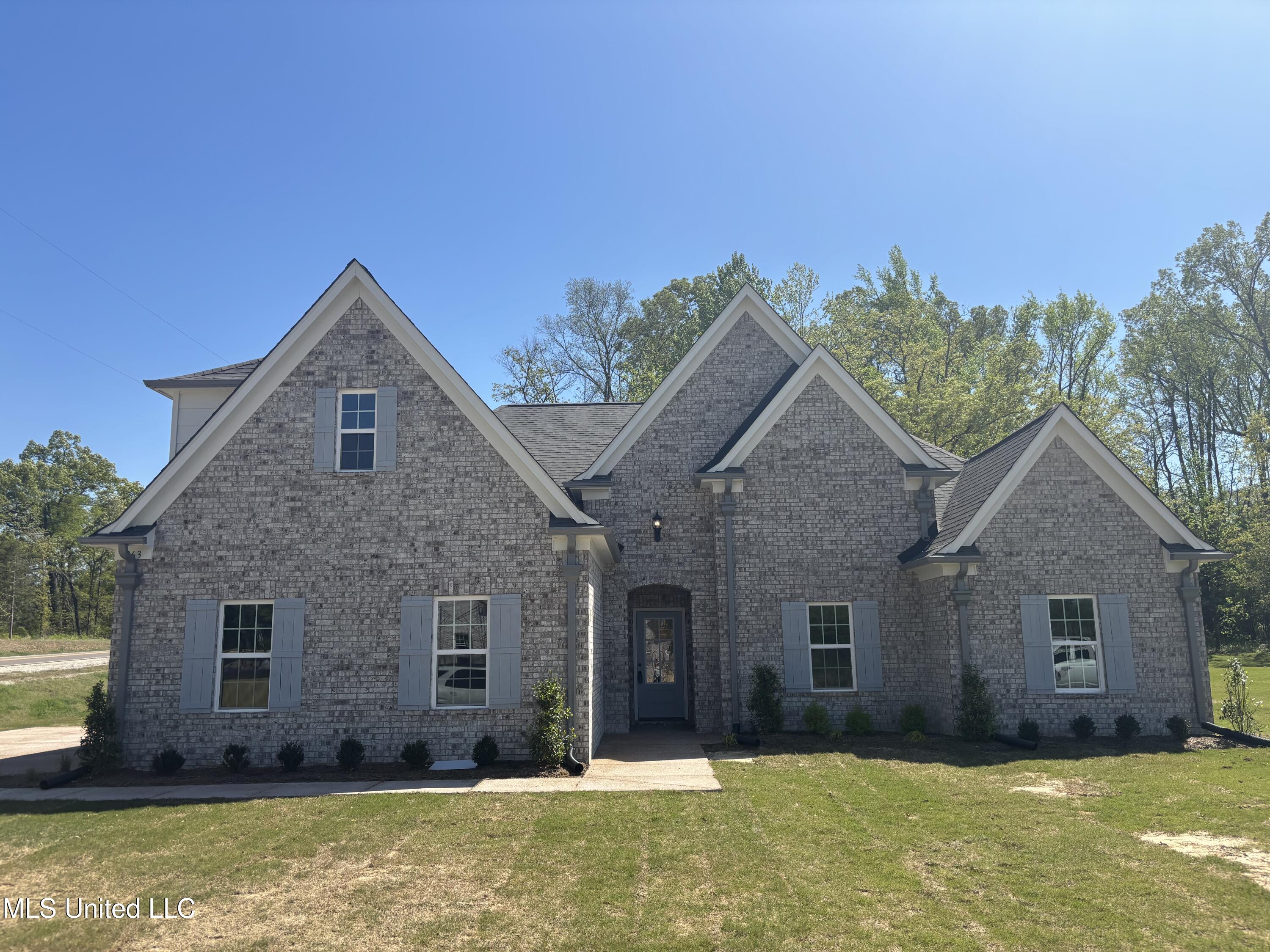 963 Buttermilk Drive, Nesbit, Mississippi image 2