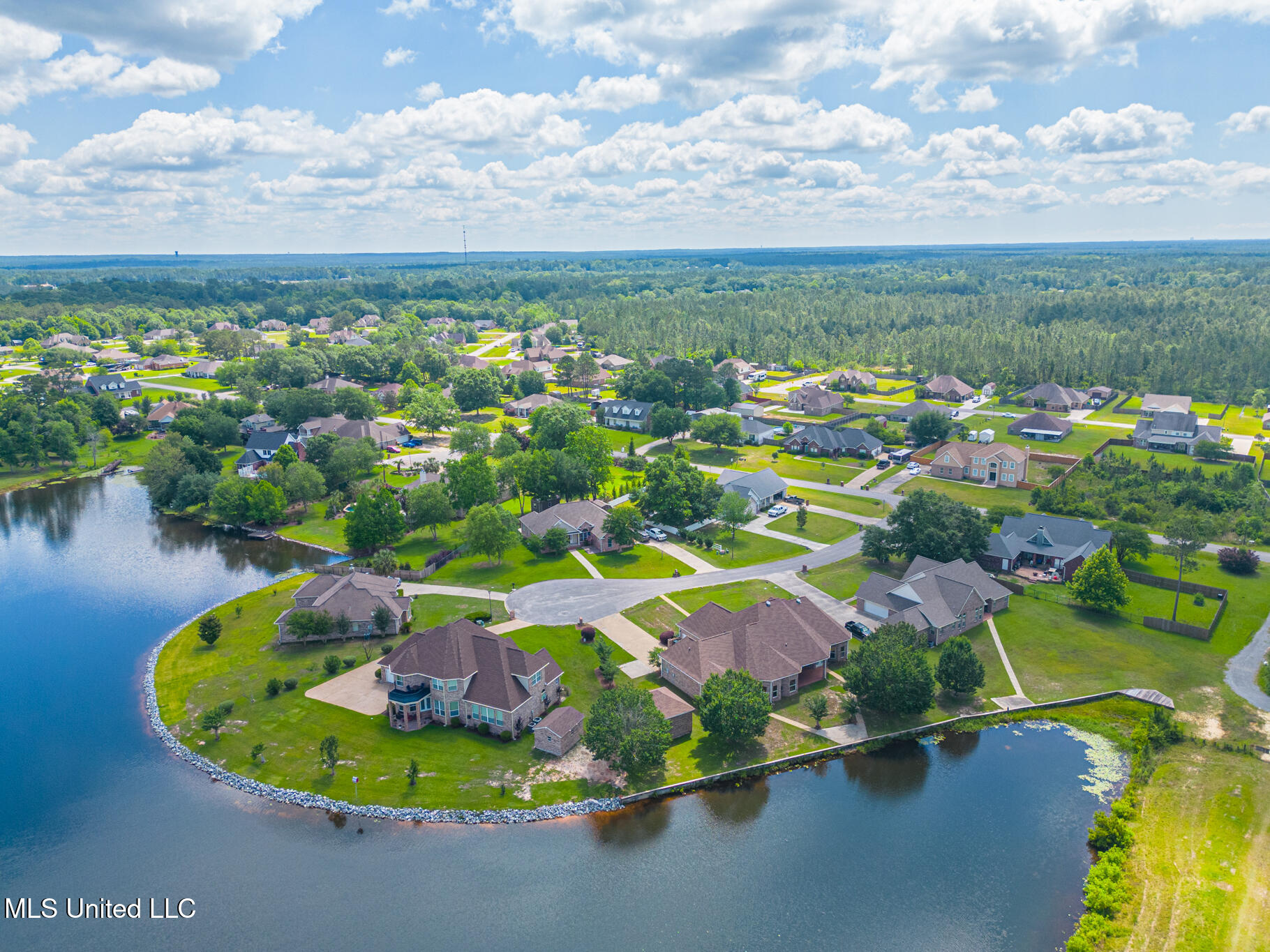 18065 Carson Court, Saucier, Mississippi image 3