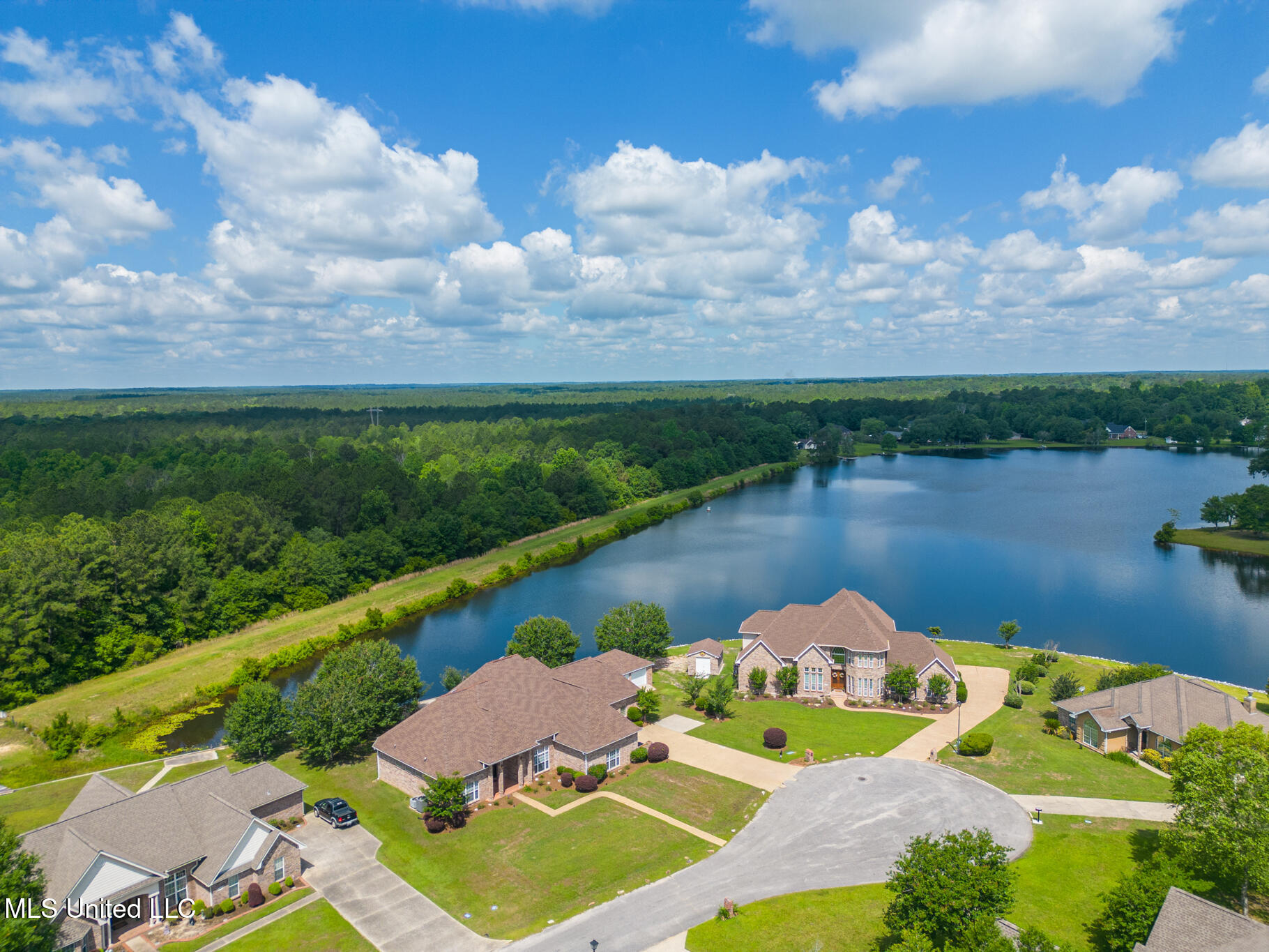 18065 Carson Court, Saucier, Mississippi image 2