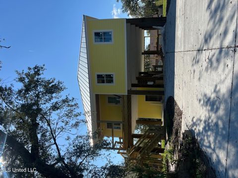 Single Family Residence in Biloxi MS 131 Miramar Avenue.jpg
