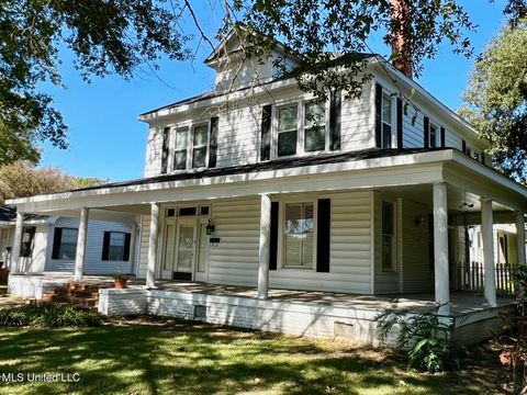 Apartment For Sale - 413 E Claiborne Avenue<br/> Leflore County, Greenwood, MS 38930