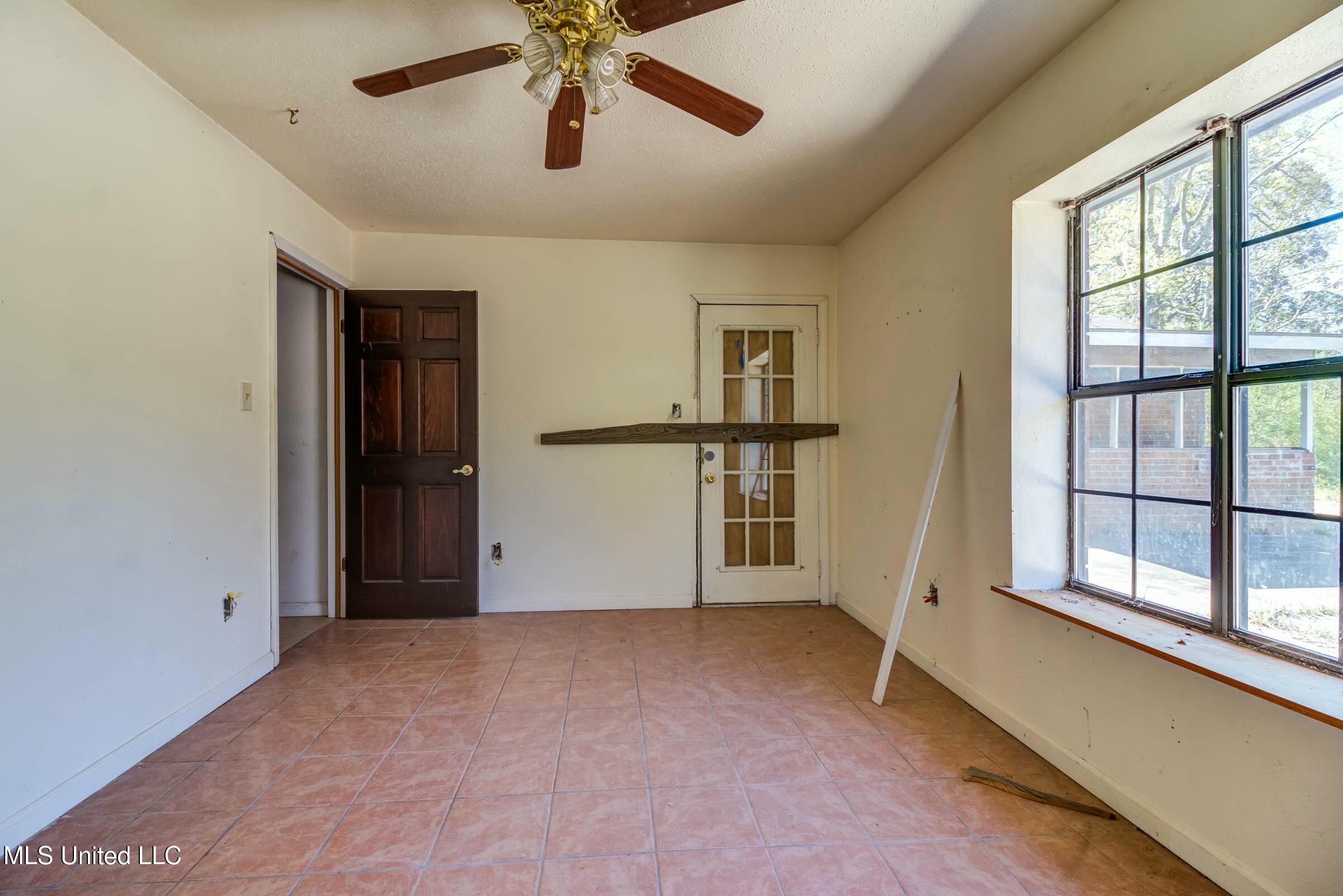 1305 Pine Street, Gulfport, Mississippi image 18