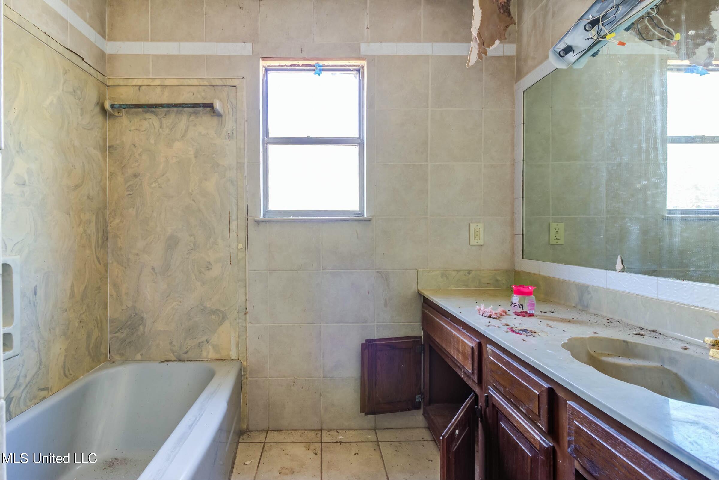 1305 Pine Street, Gulfport, Mississippi image 16