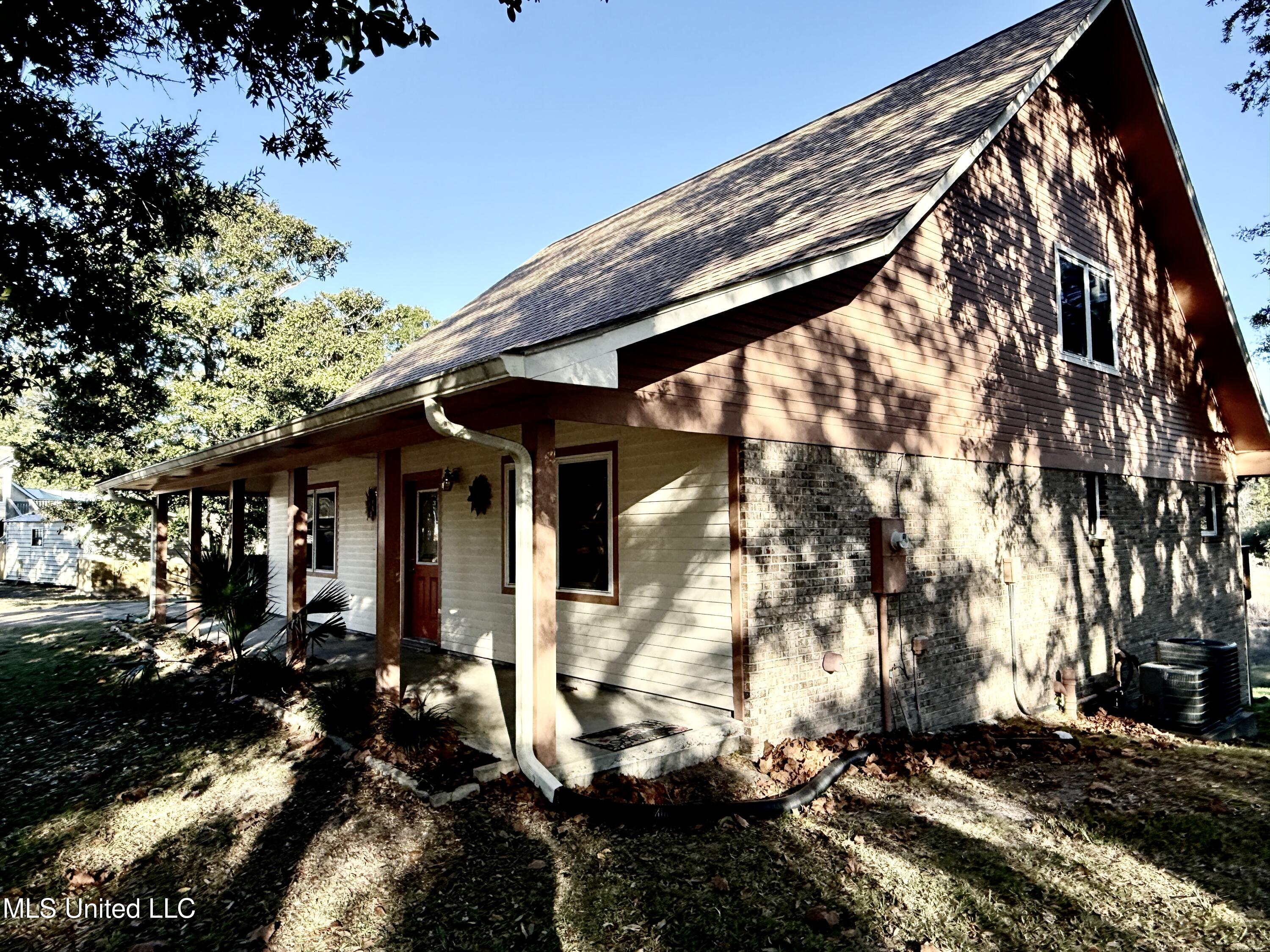 1517 Oak Leaf Circle, Gautier, Mississippi image 13
