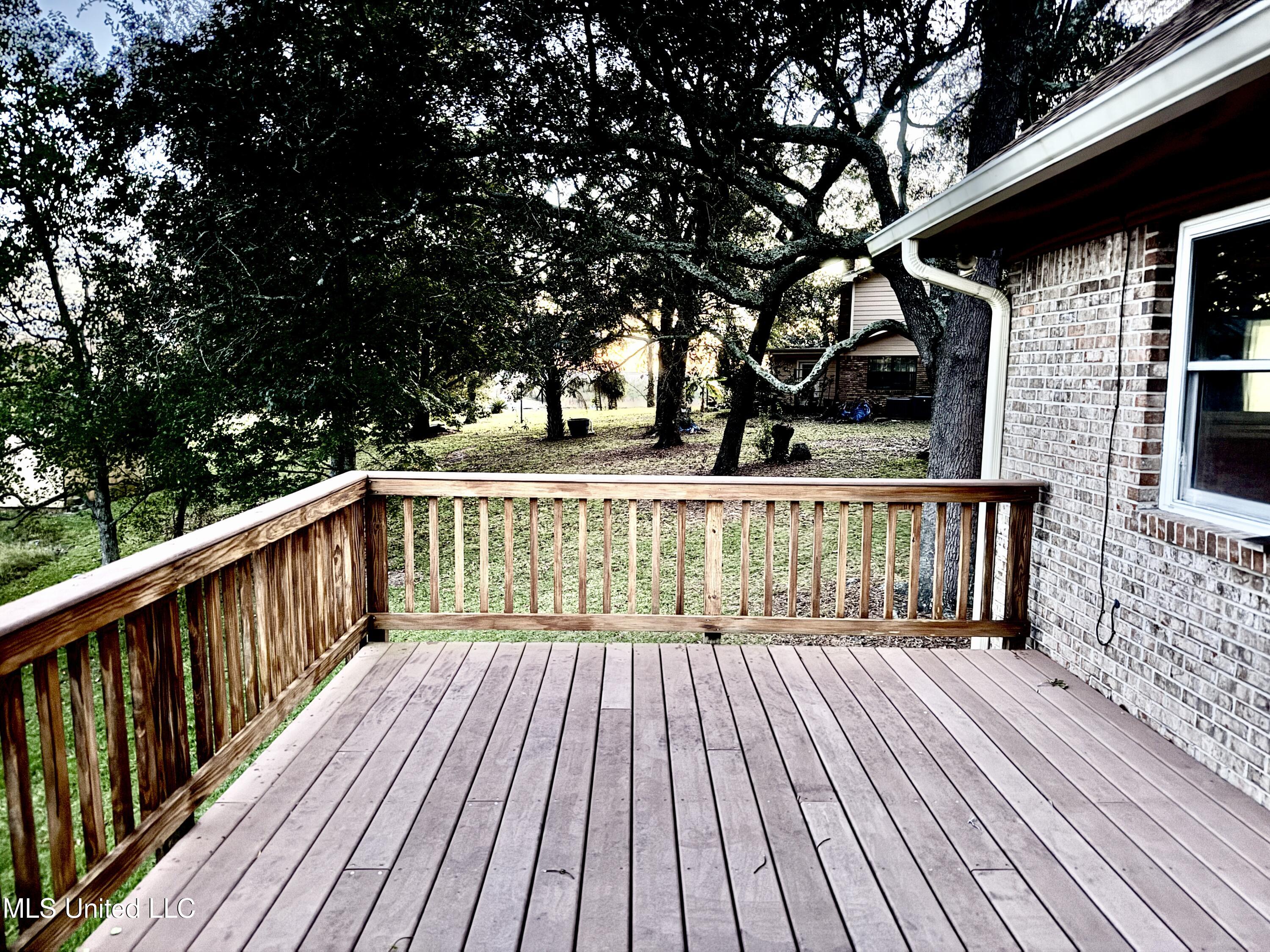 1517 Oak Leaf Circle, Gautier, Mississippi image 20