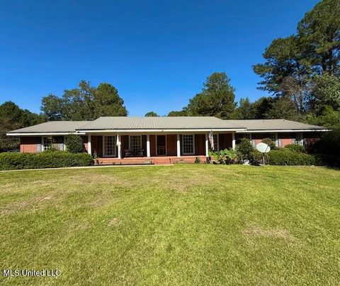 Homes For Sale - 621 NW Magnolia Avenue<br/> Magee, MS 39111