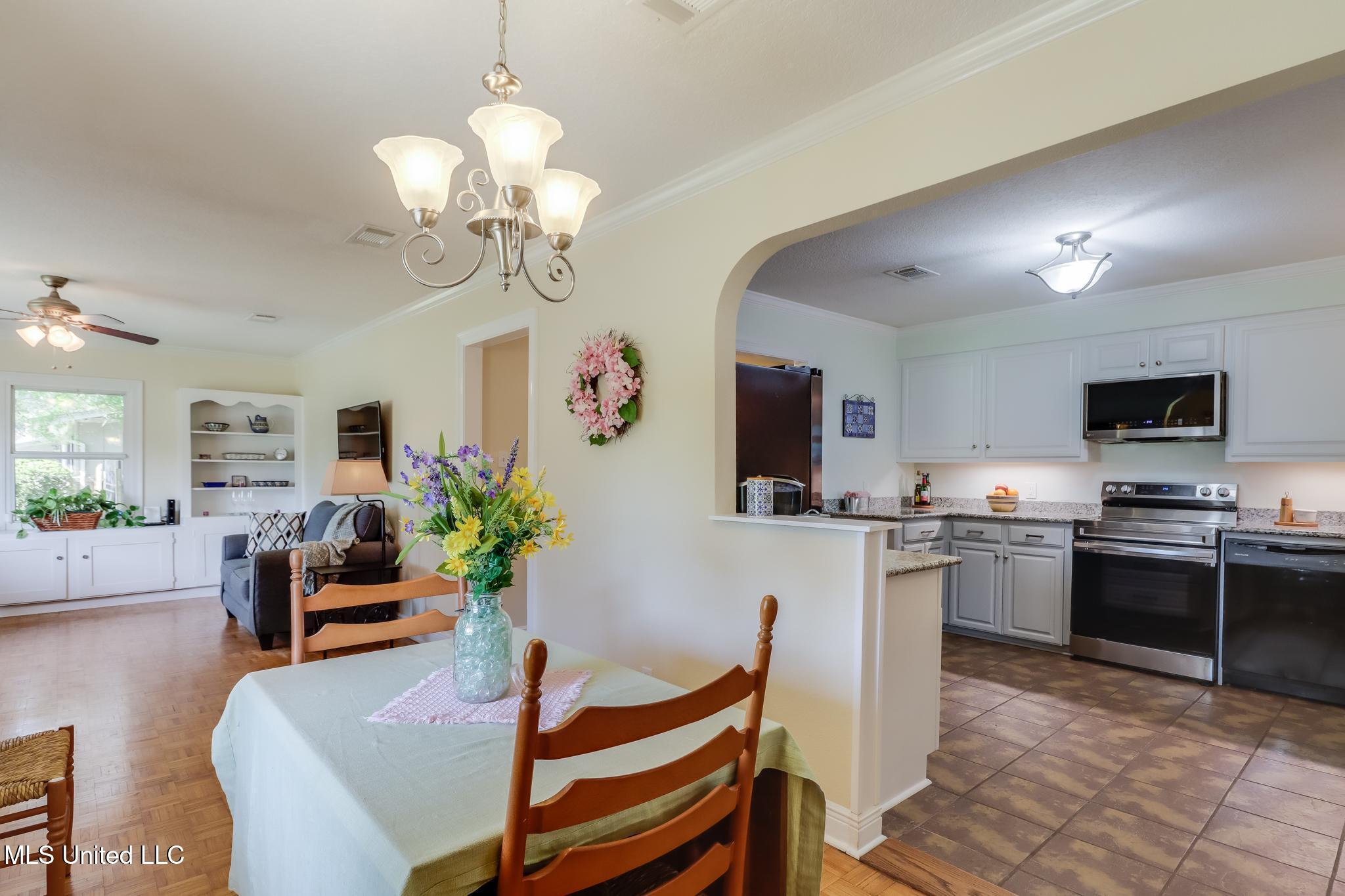 110 Woodbine Drive, Gulfport, Mississippi image 7