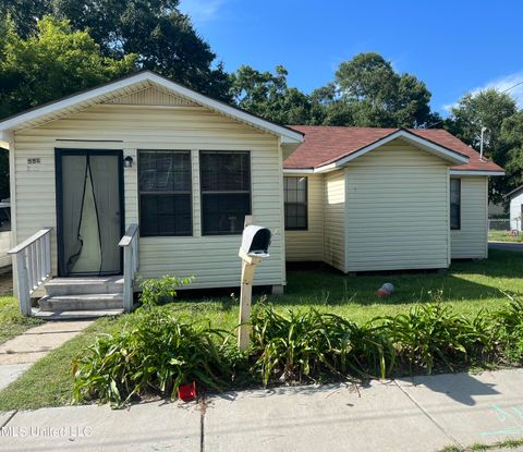 Single Family Residence in Biloxi MS 550 Roy Street.jpg