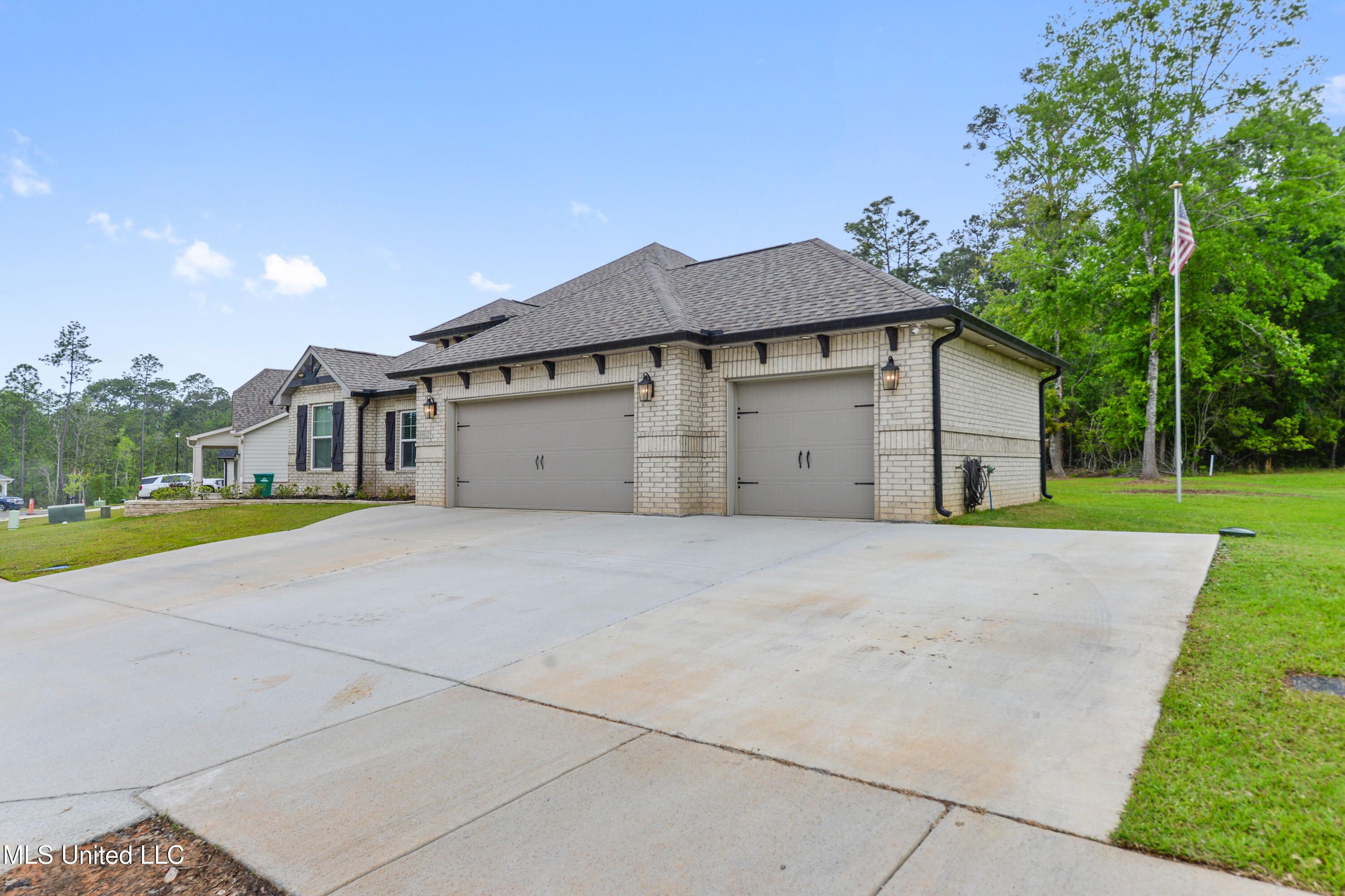 85015 Diamondhead Lakes Boulevard, Diamondhead, Mississippi image 2