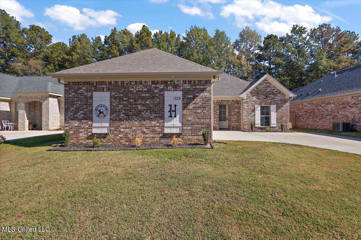 135 Ashley Park Dr, Byram, Mississippi image 2