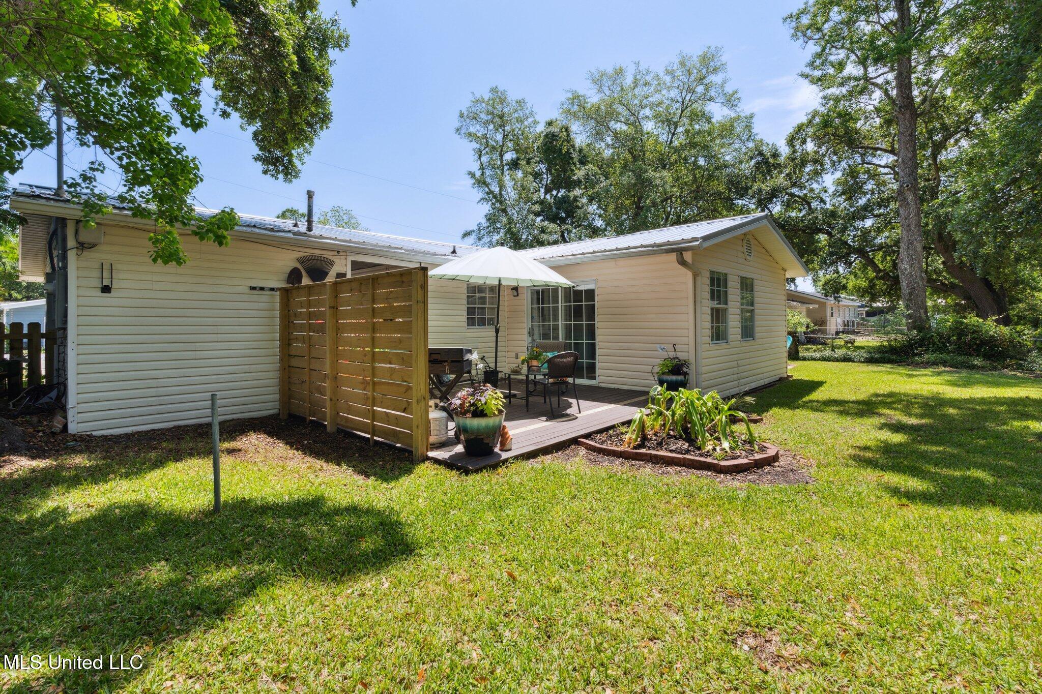 110 Oak Gardens Avenue, Long Beach, Mississippi image 7