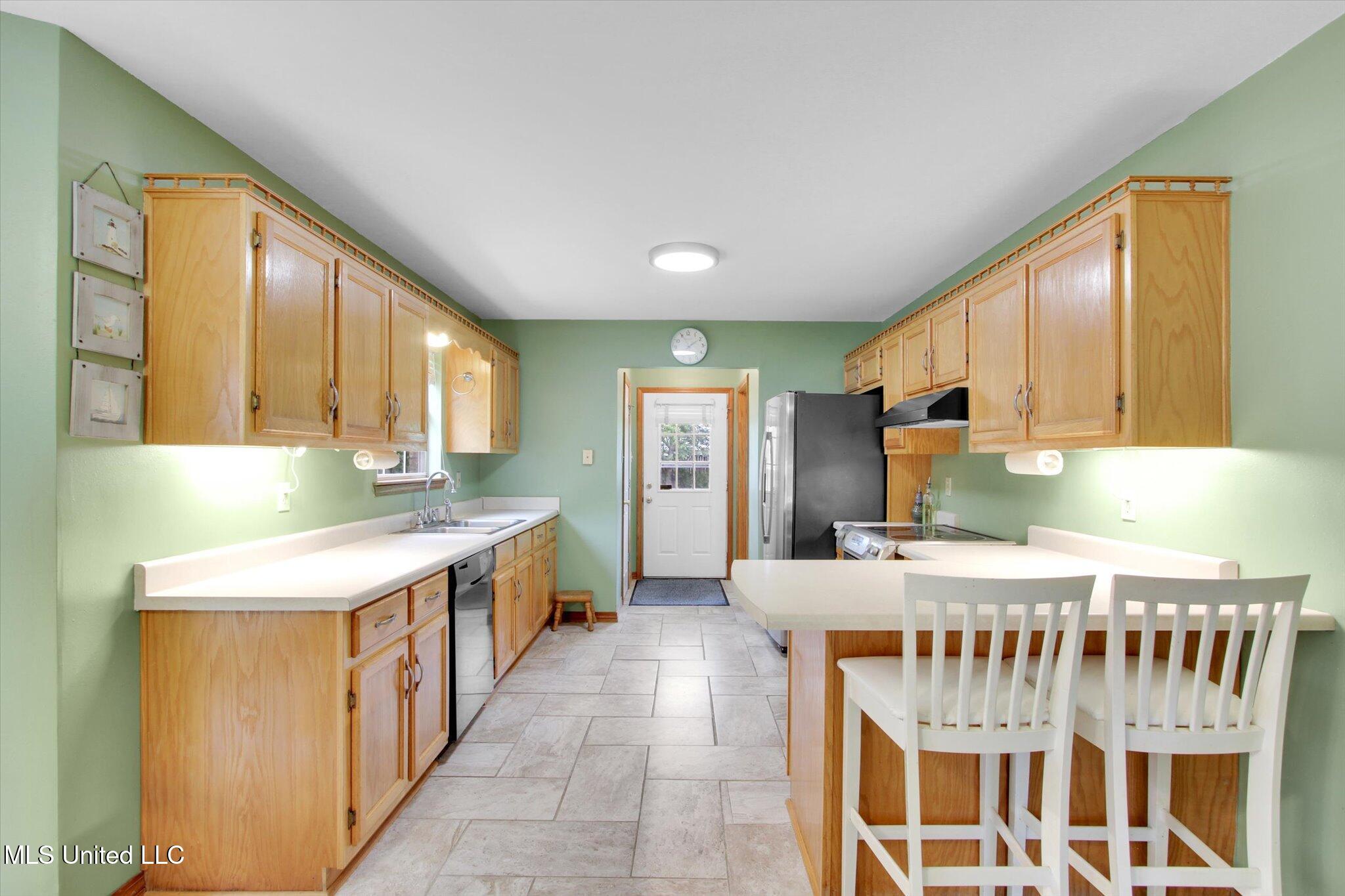 8809 Old Walnut Road, Ocean Springs, Mississippi image 11
