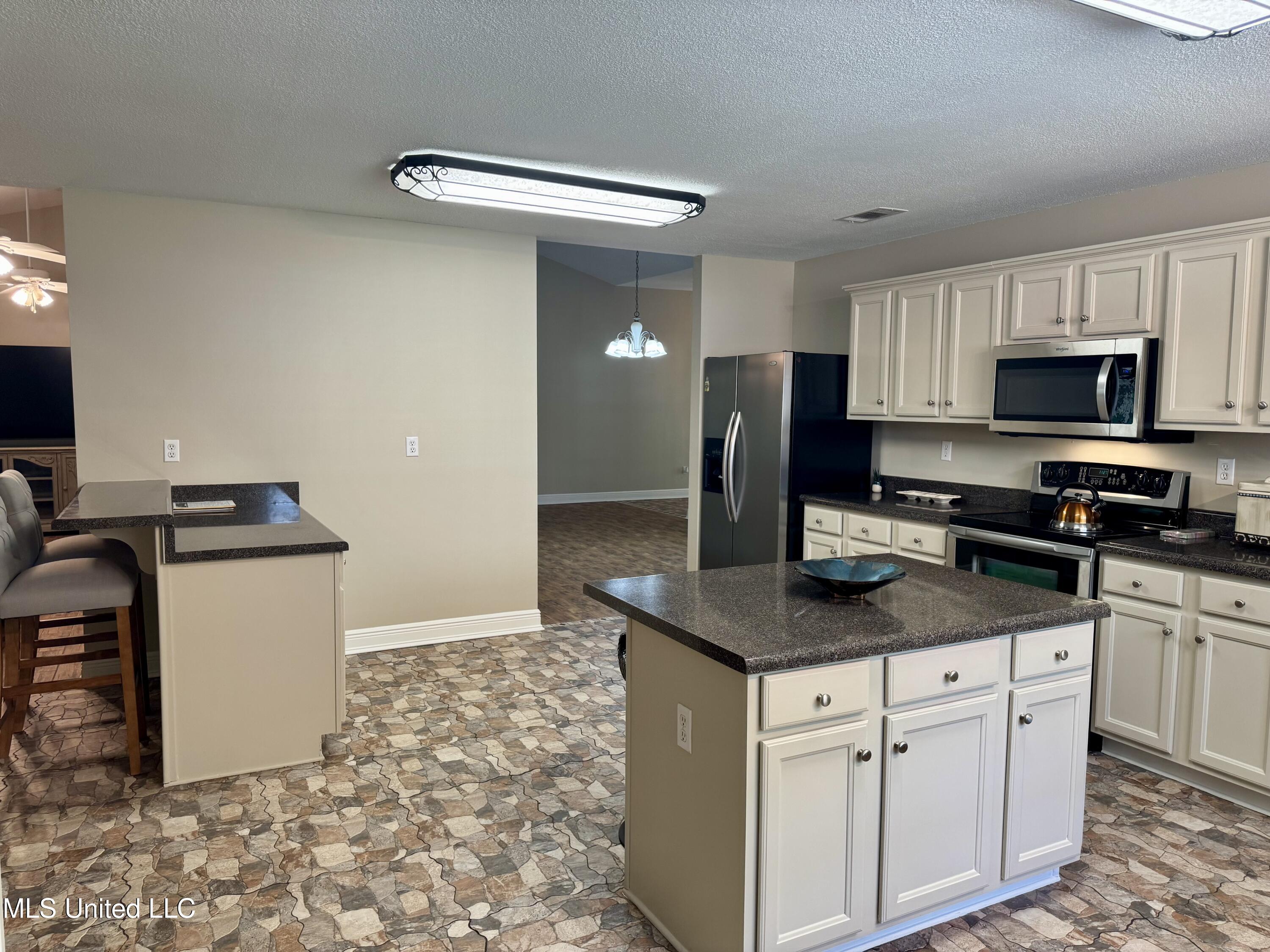 9933 Kahana Street, Diamondhead, Mississippi image 11