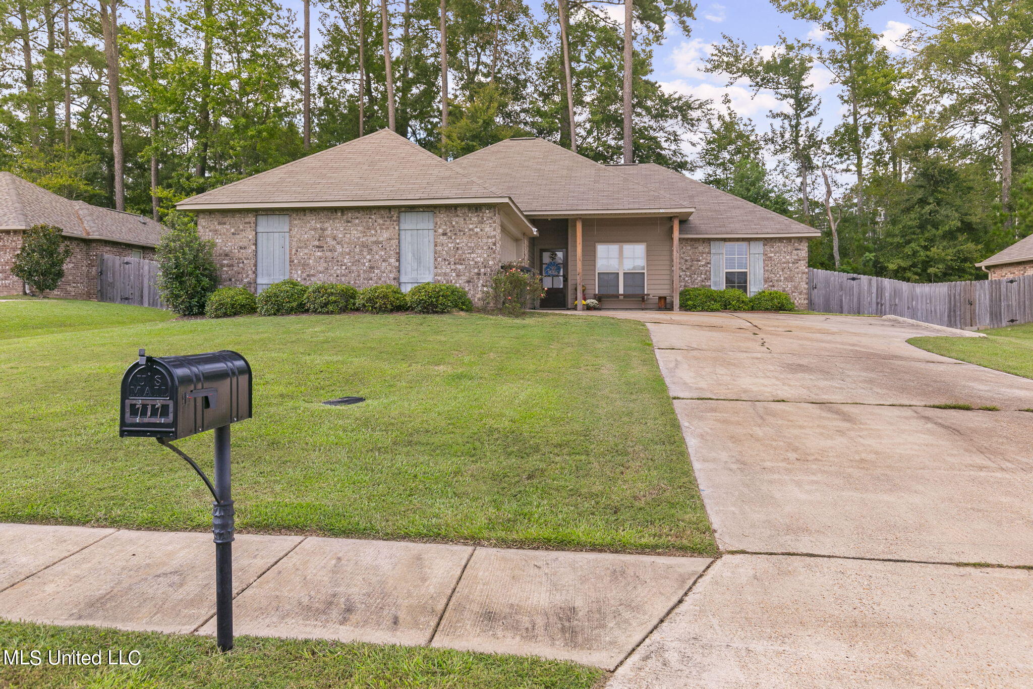 717 Lexington Drive, Florence, Mississippi image 1