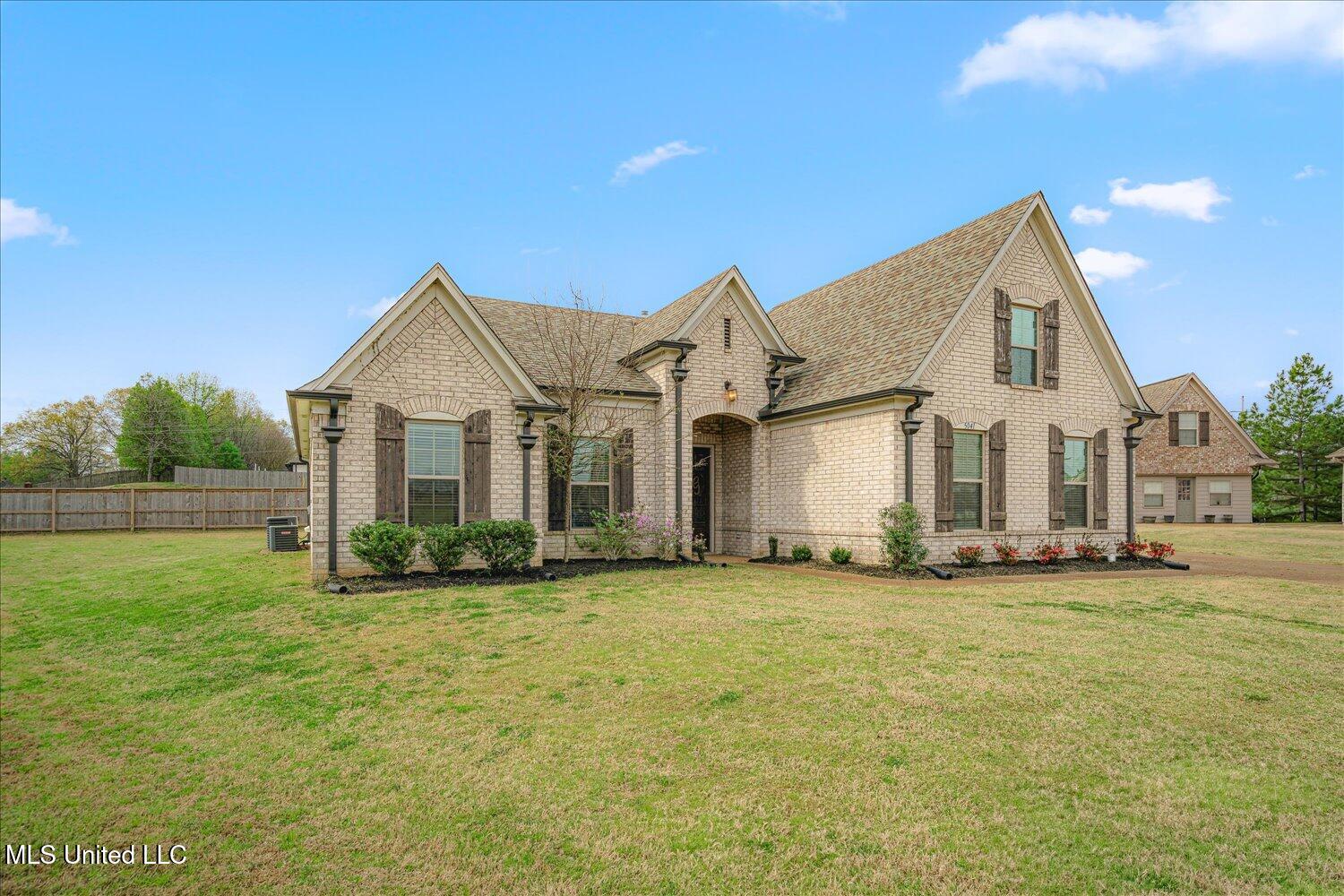 5041 Maiden Lane Cove, Southaven, Mississippi image 2