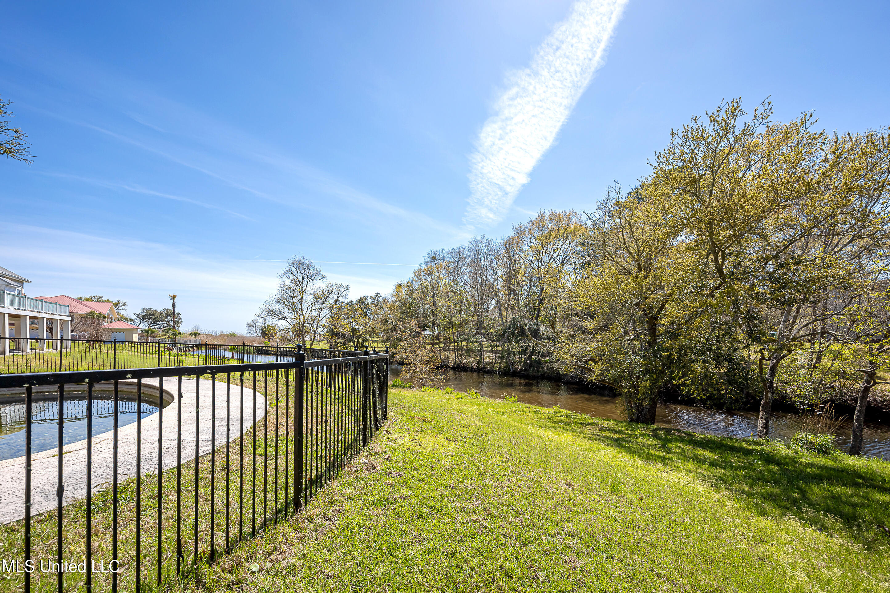 Ladnier Road, Gautier, Mississippi image 9