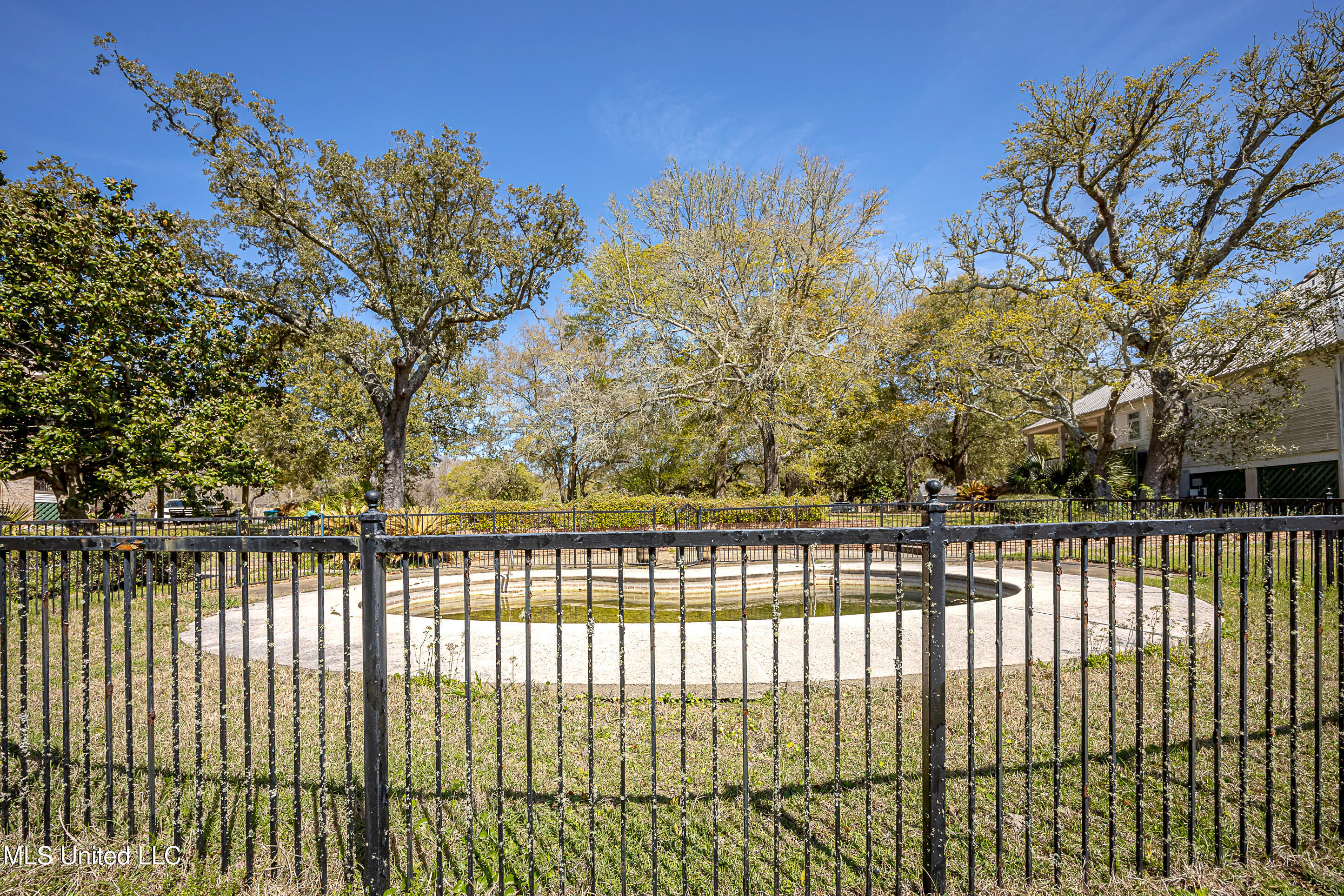 Ladnier Road, Gautier, Mississippi image 11