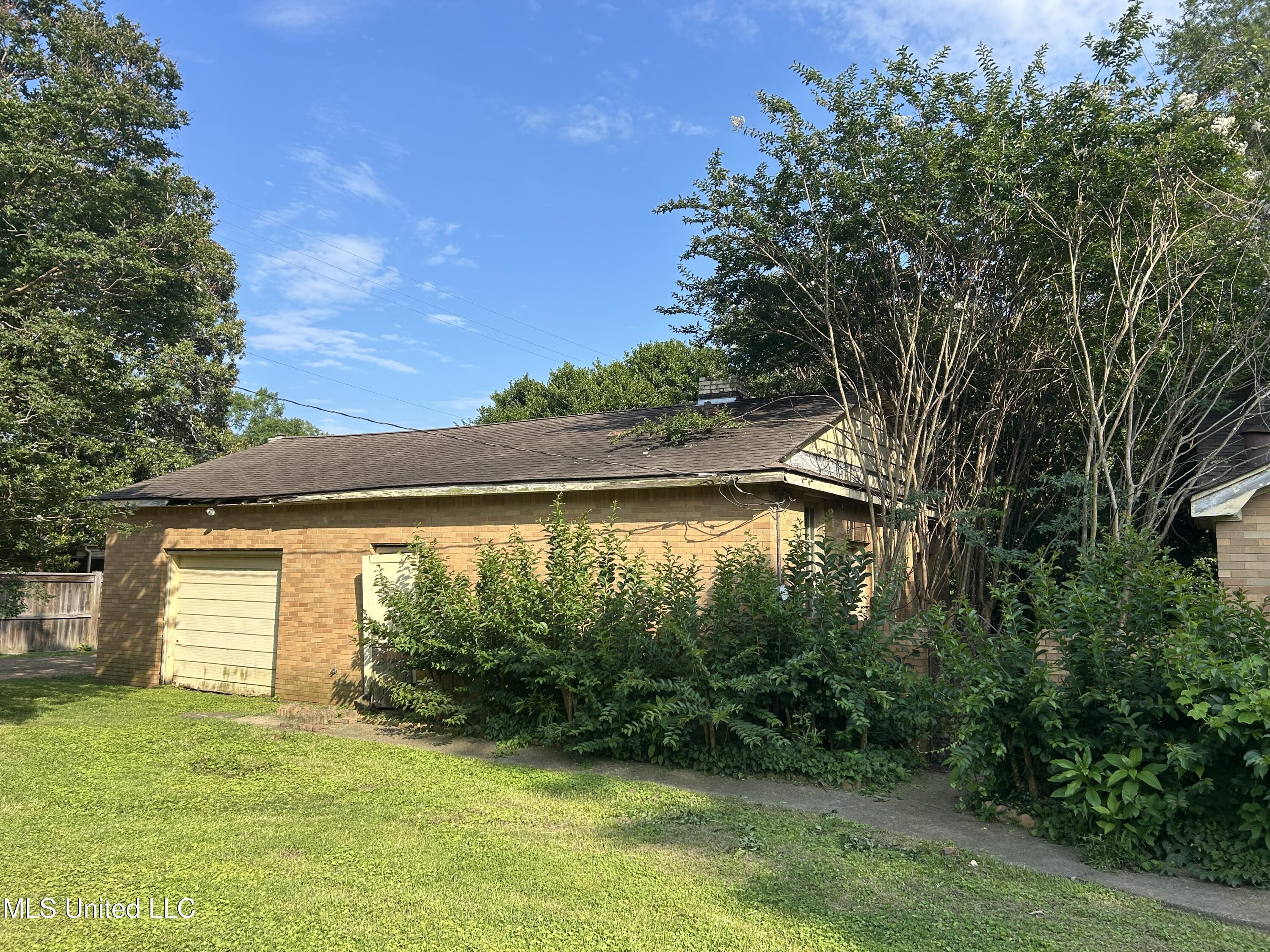 111 W Harding Avenue, Greenwood, Mississippi image 3
